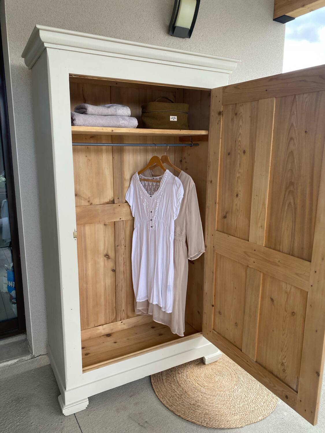 Wardrobe cupboard