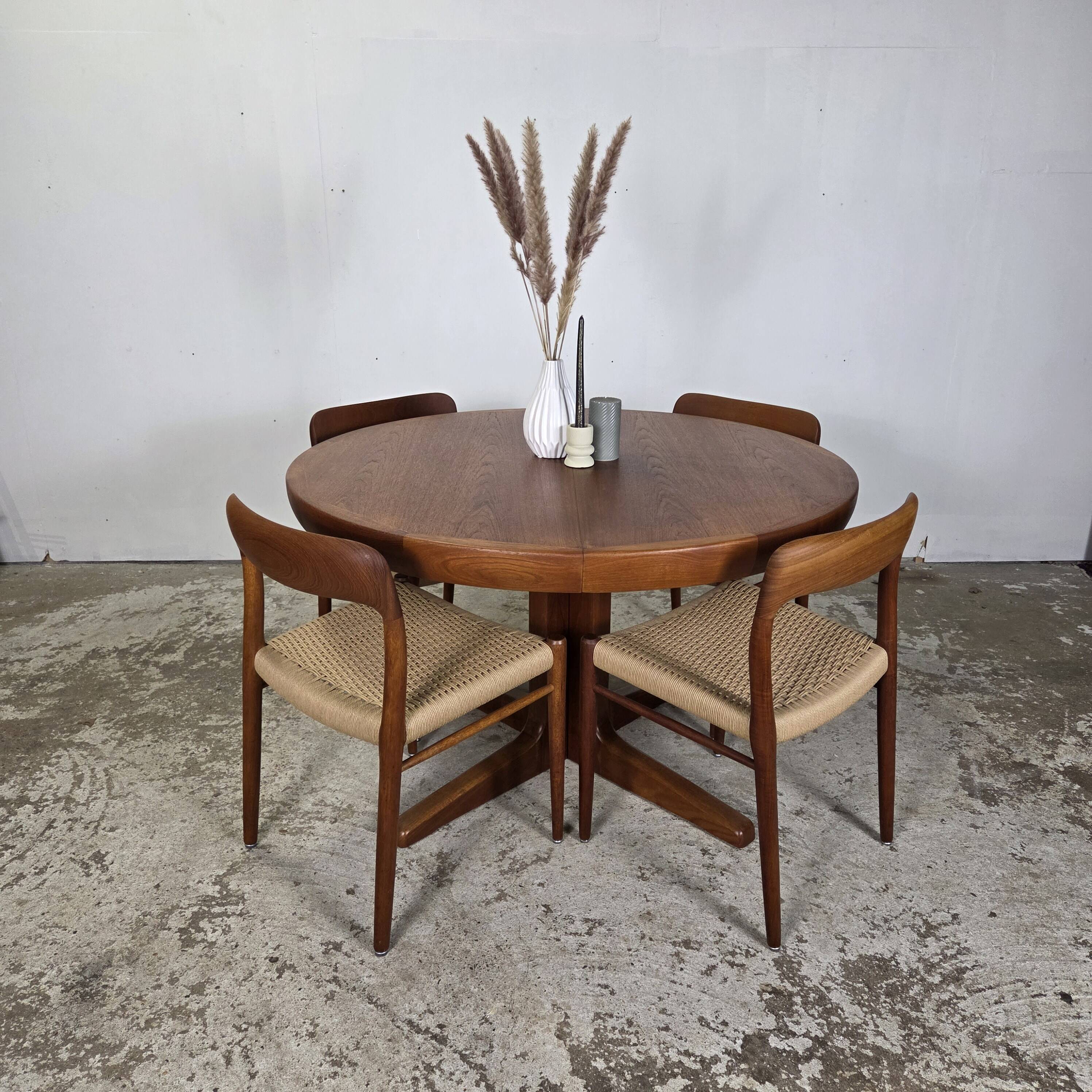 Faarup Møbelfabrik vintage 1960s Danish extendable table