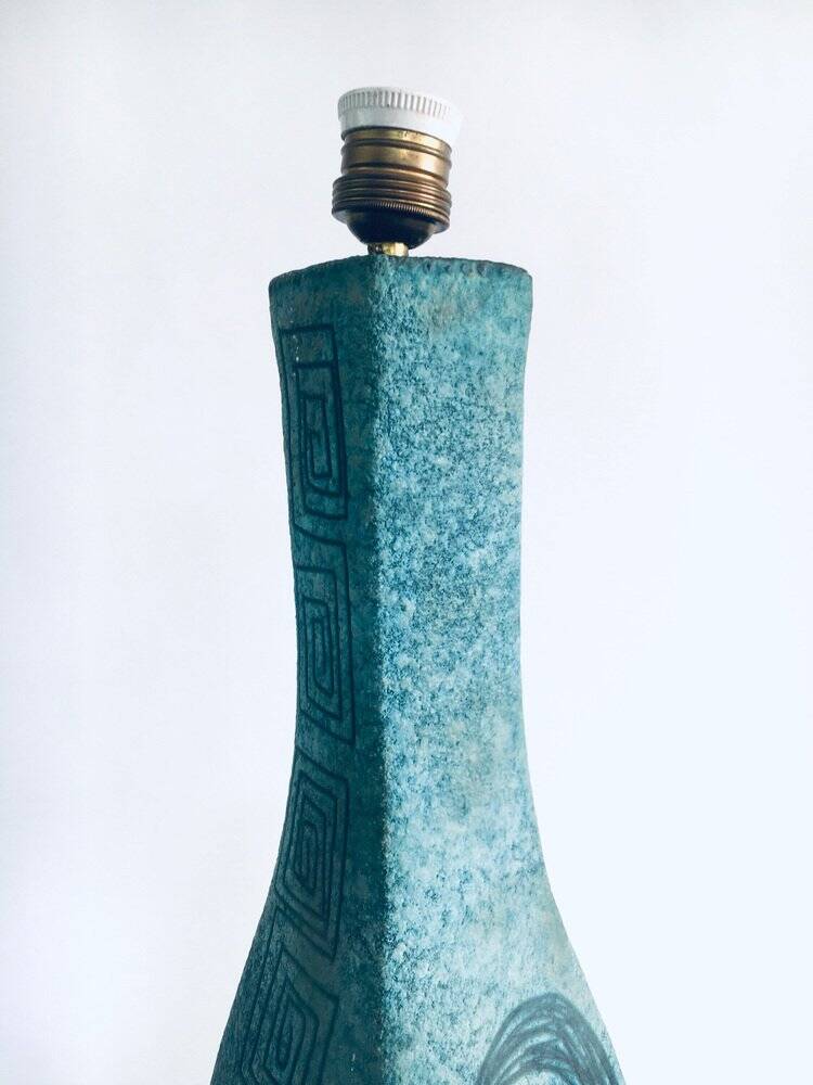 Art ceramics sgraffito table lamp attributed to Alvino Bagni for Raymor, Italy, 1960s.