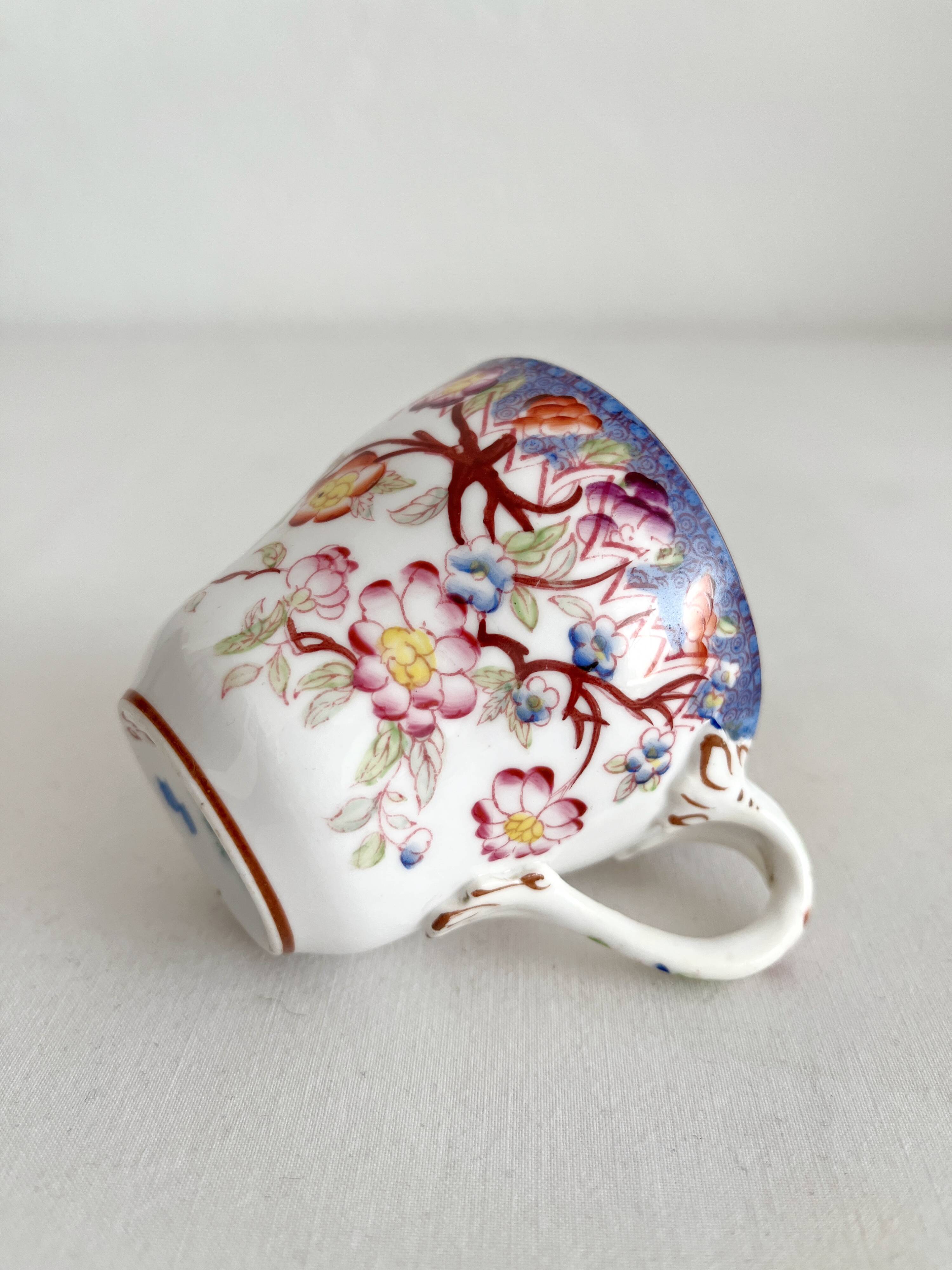 Tasse à café en faïence fine décor Minton Sarreguemines