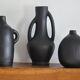 Trio de vases noirs vintage