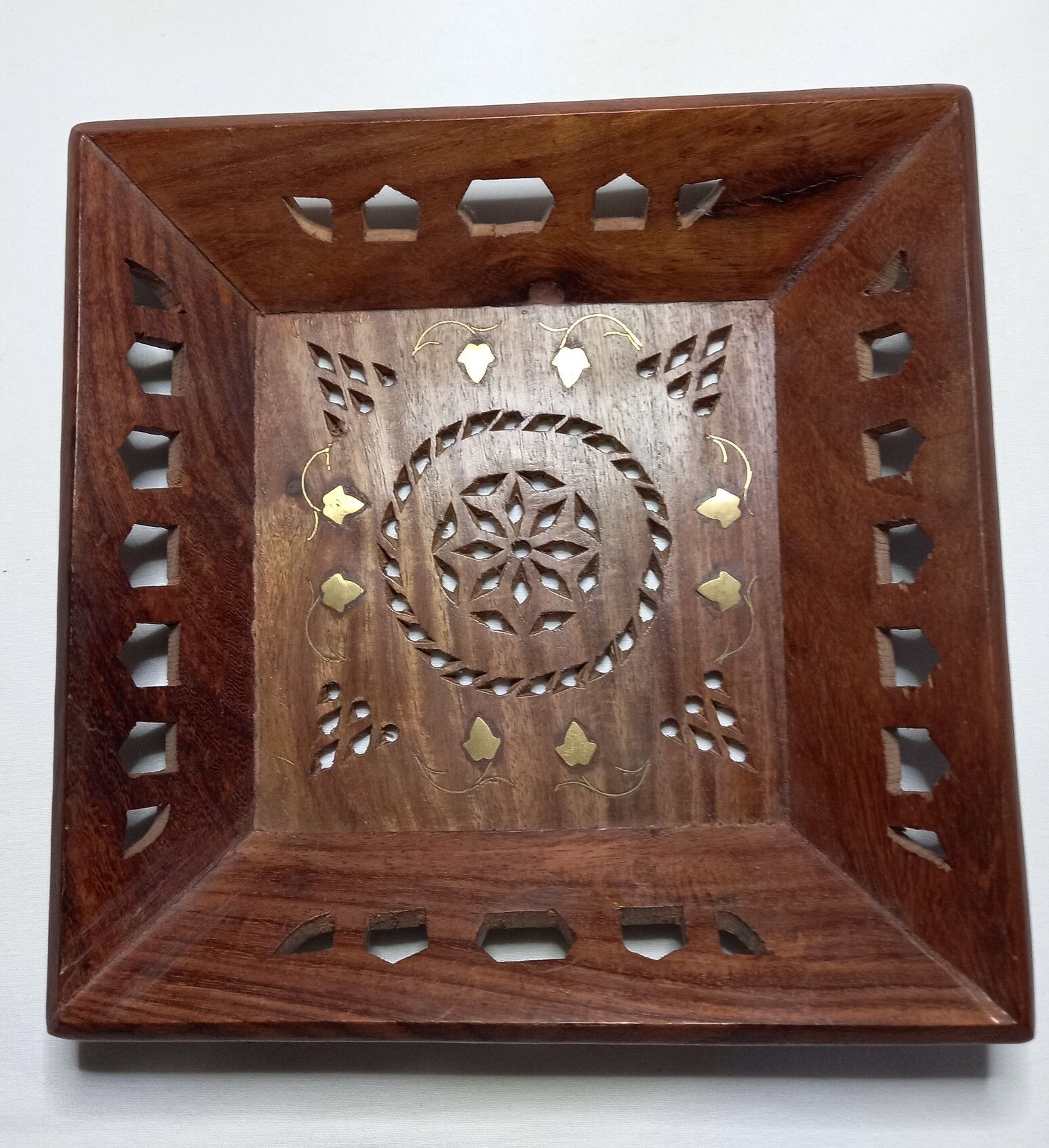 Moroccan empty pocket, inlaid wood and brass flowers