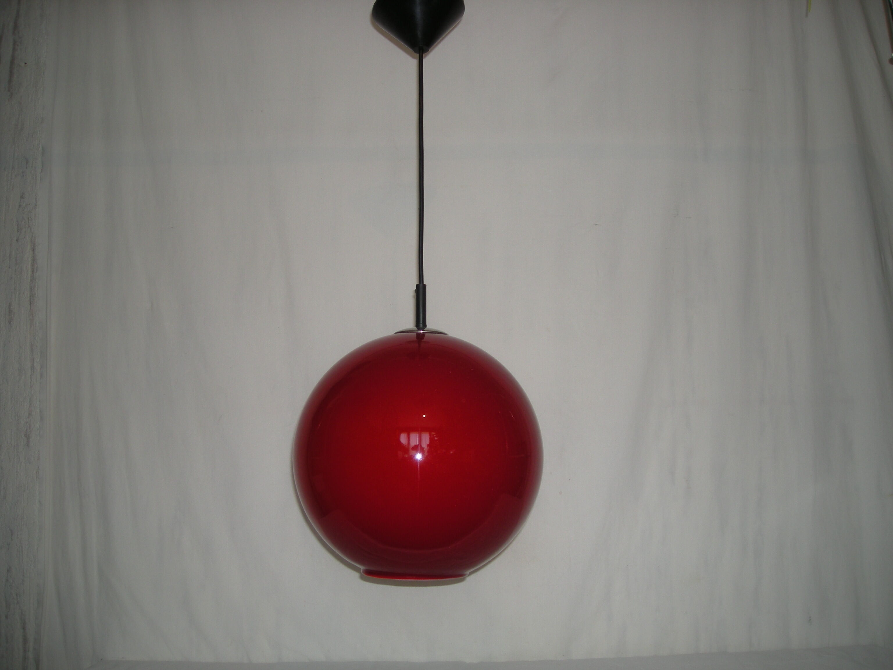 Opaline spherical suspension from the 60s - 70s