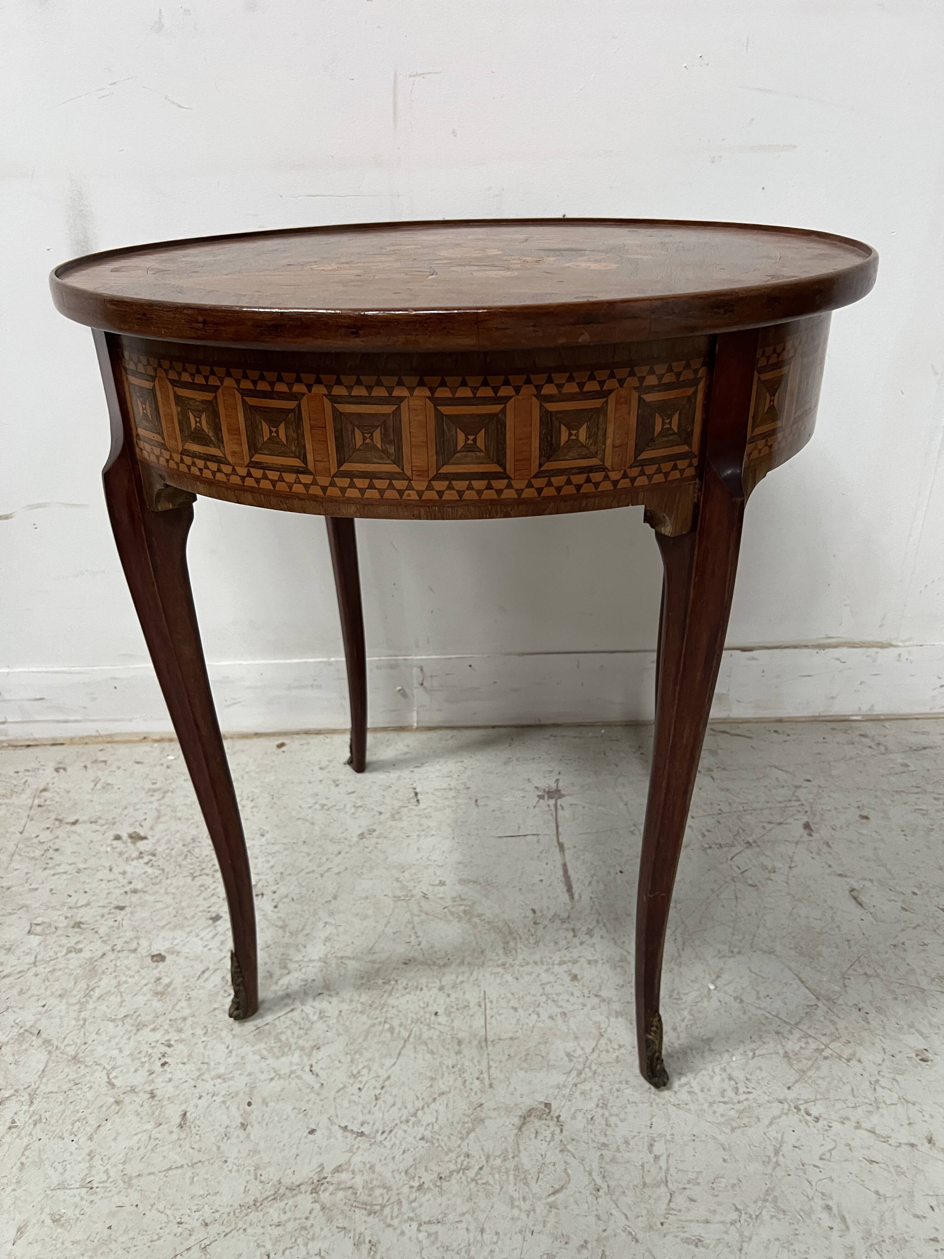 Louis XV style marquetry wood side table, 20th century