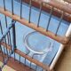 Cage à oiseau avec abreuvoir en verre