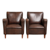 Ensemble robuste de fauteuils en peau de mouton vintage avec un joli design anglais.
