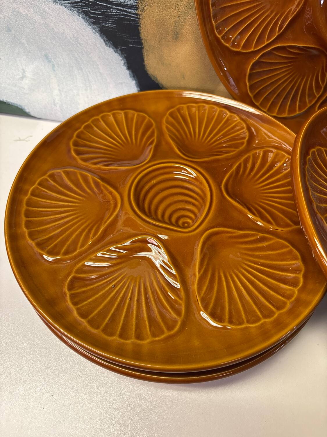 Shell-shaped plates and dishes set