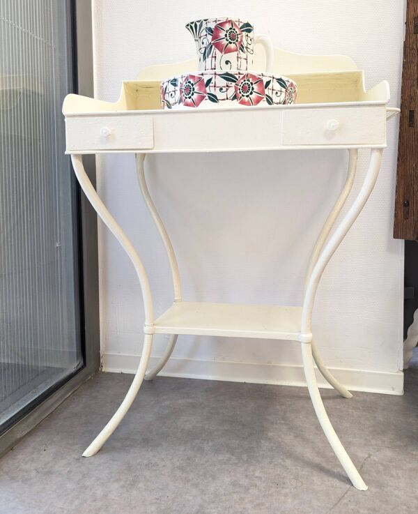 Ancienne table de toilette