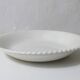 plat blanc crème en faïence