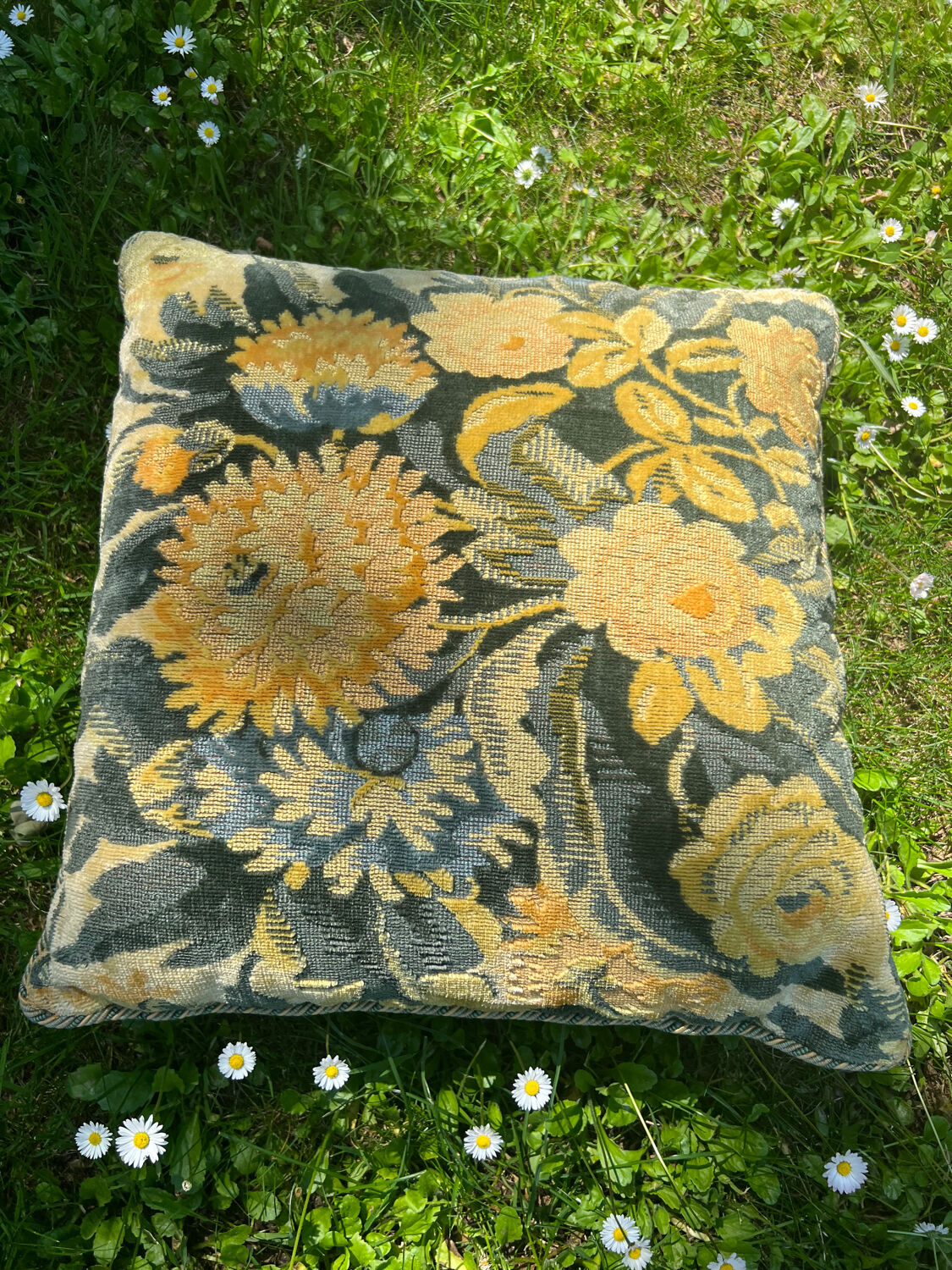 Set of vintage cushions