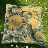 Set of vintage cushions