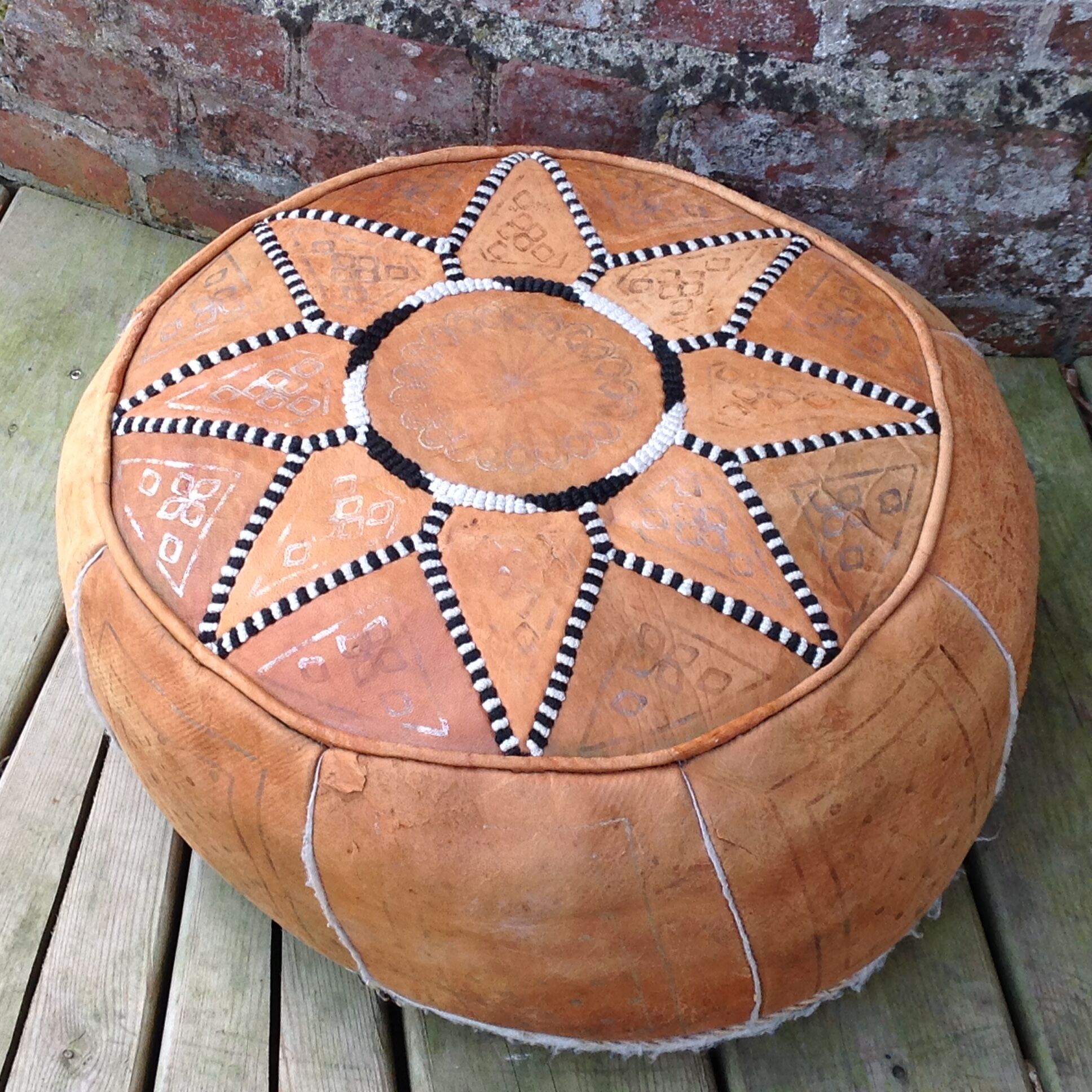 Leather pouf