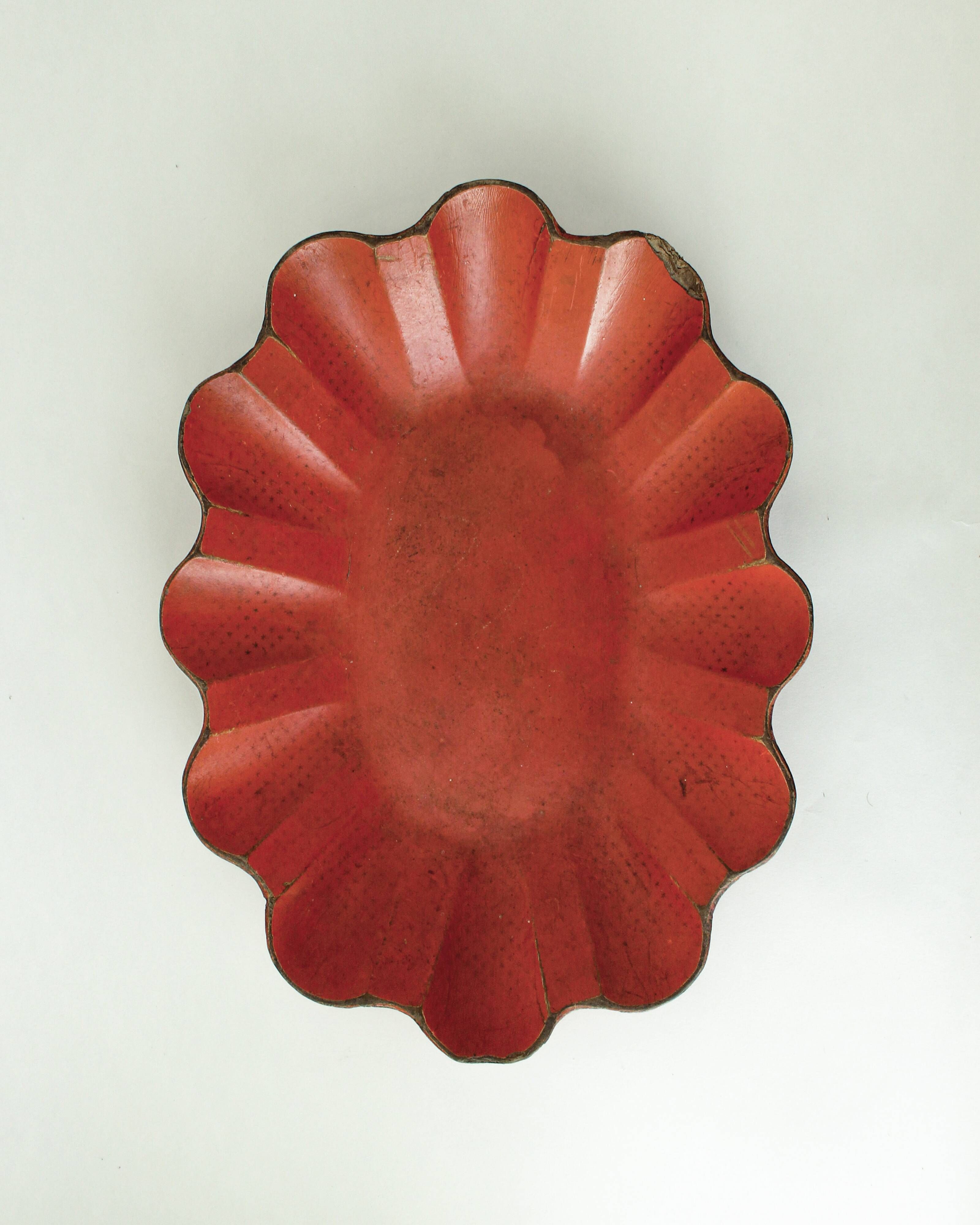 Boiled cardboard basket, French work from the late 19th century.