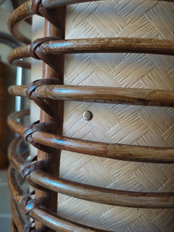 Lampe cylindrique en rotin par Louis Sognot