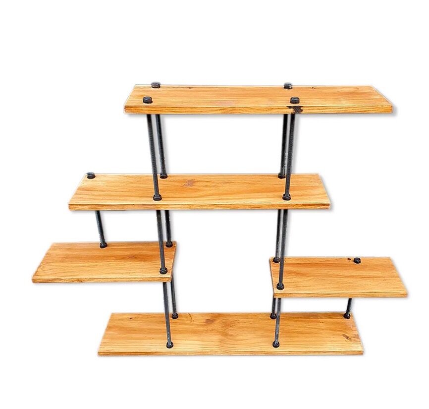 Unstructured shelf, industrial style