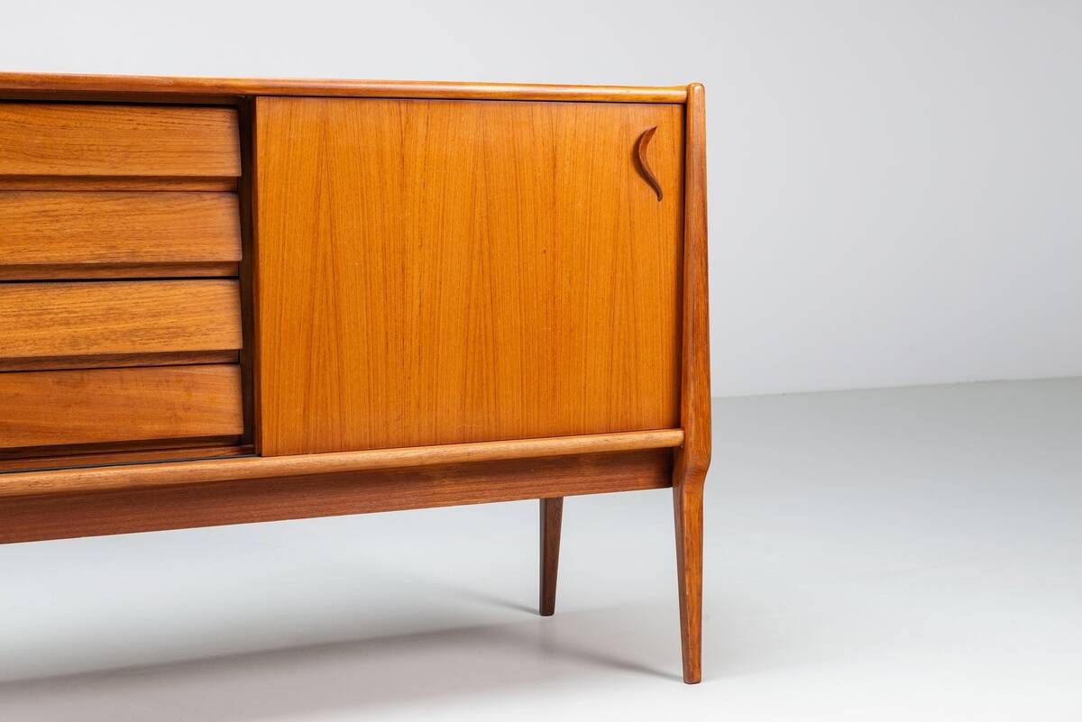Bosteels Meubelen unique petit buffet en noyer Belgique 1960