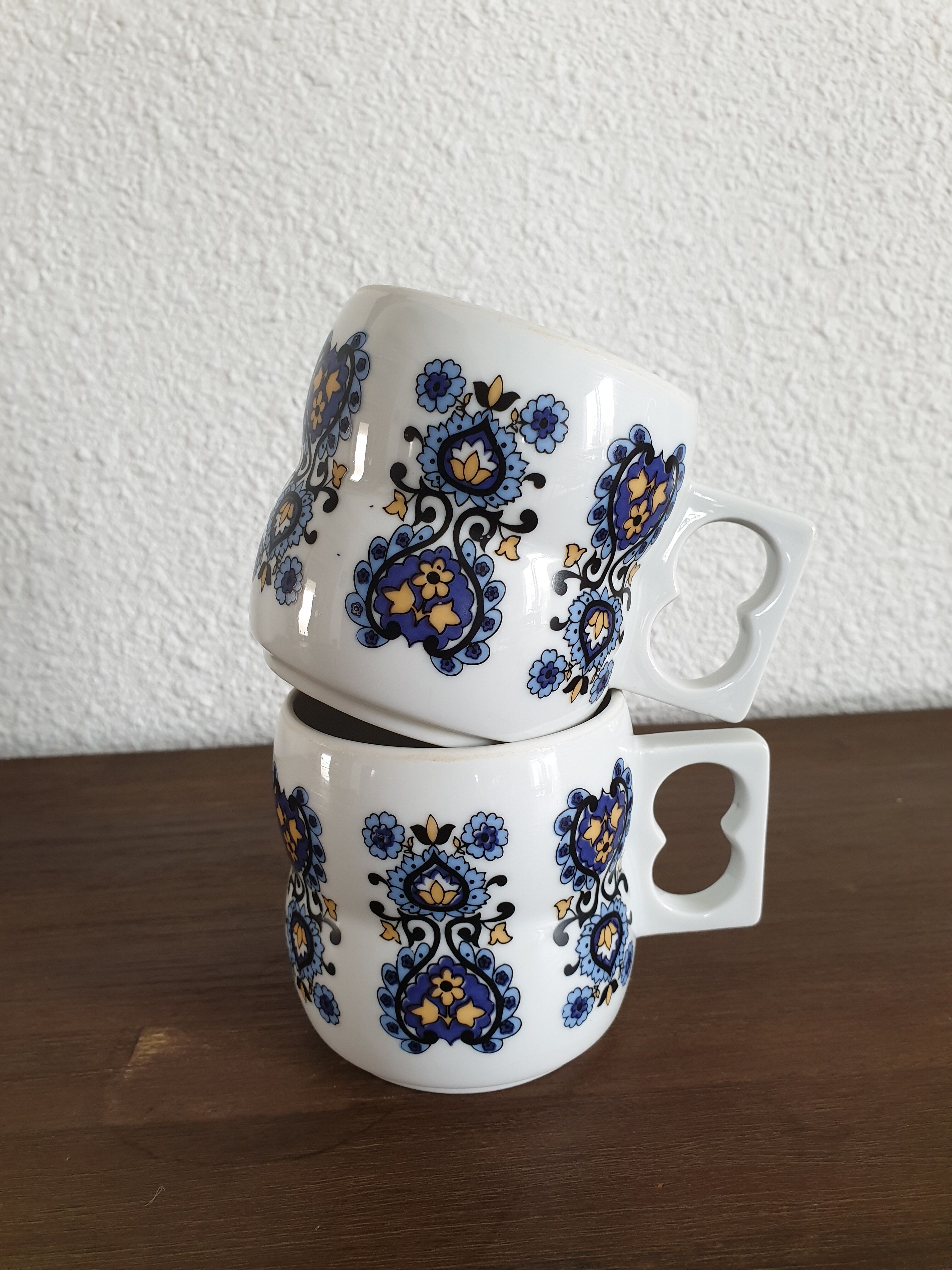Porcelain mugs duo