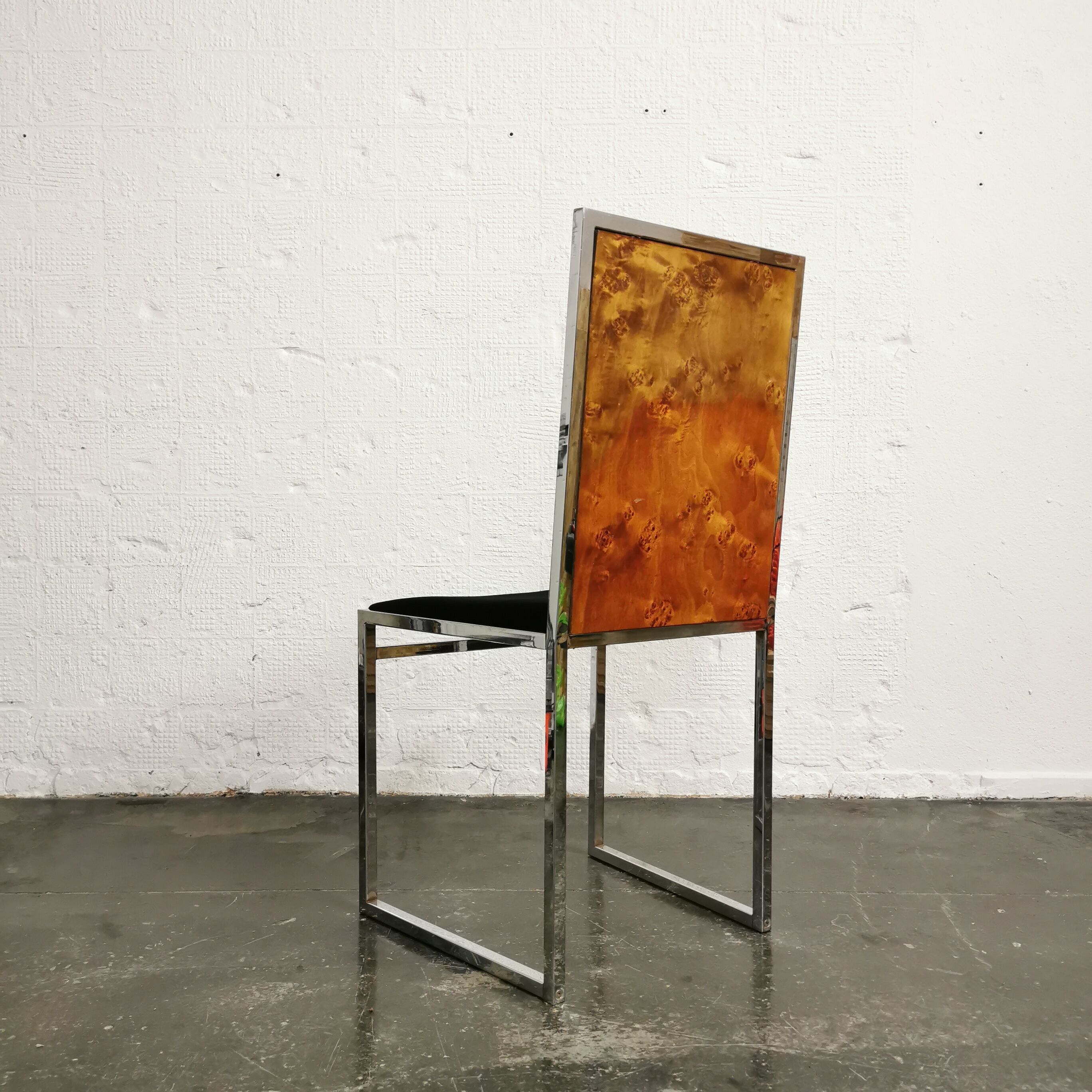 Chaise Italienne en chrome et loupe d'orme 1970