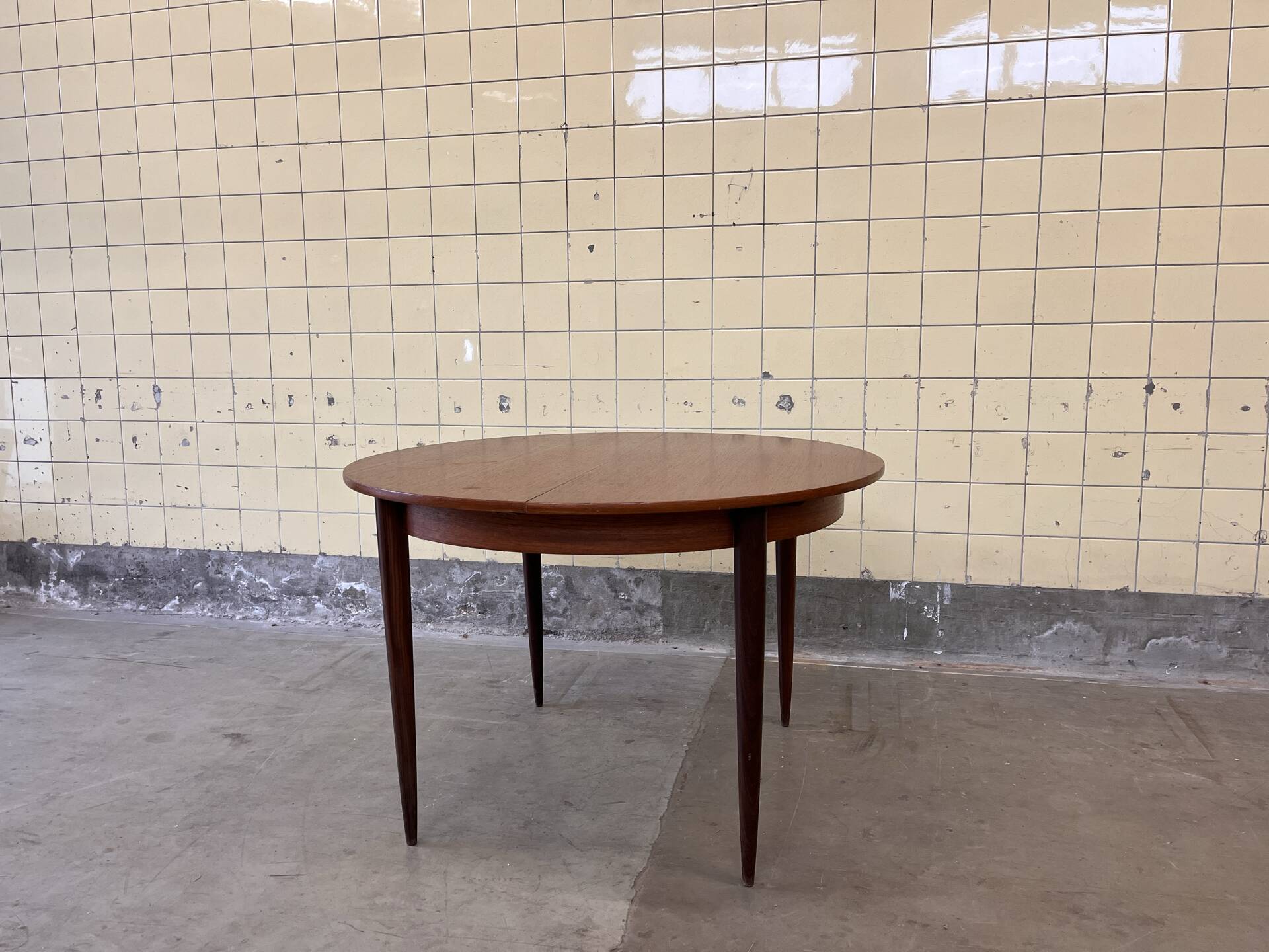 Table à manger ronde extensible en teck vintage