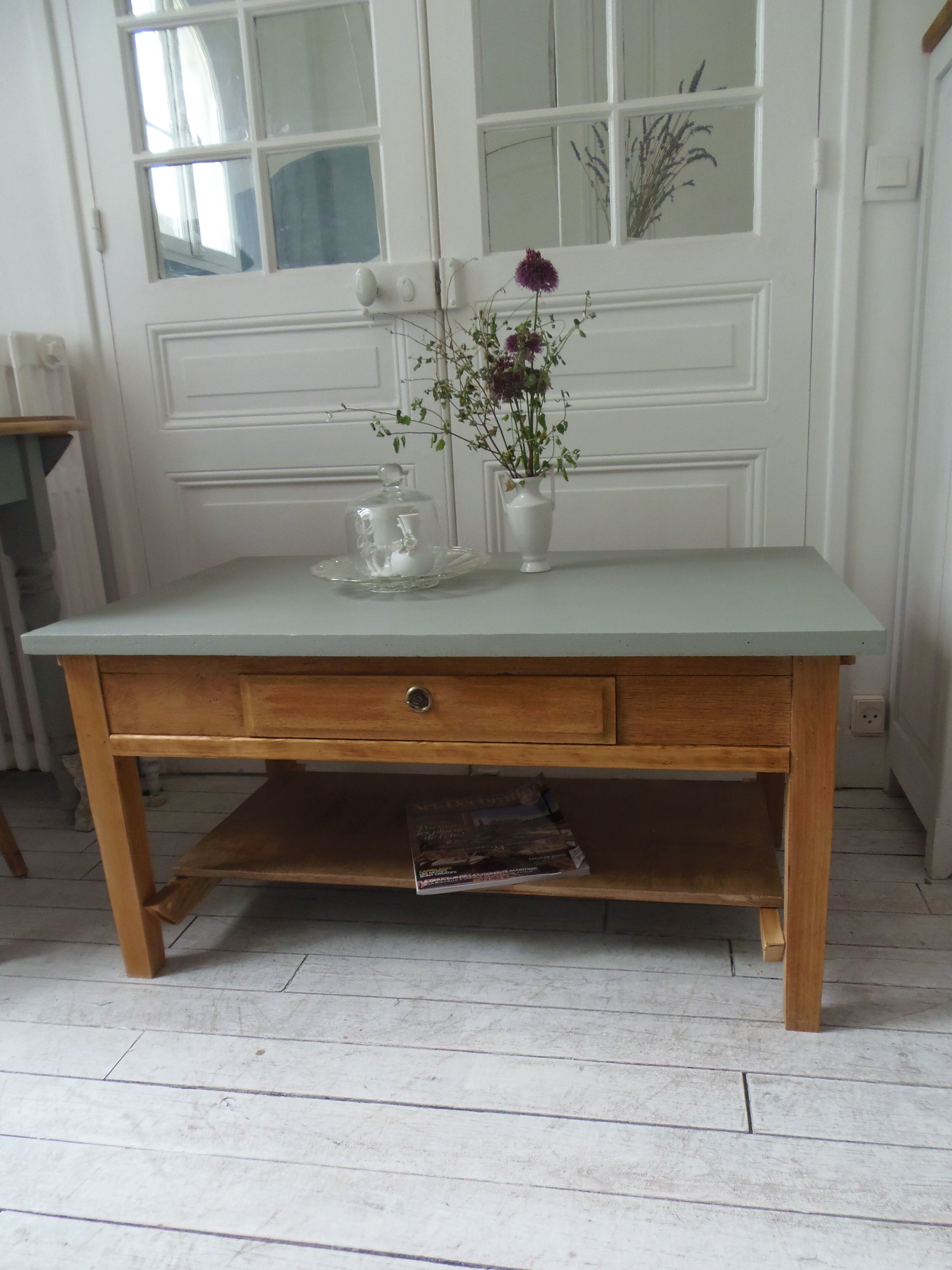 Table basse vintage, piétement, ceinture, tiroir et tablette bois, plateau vert de gris.