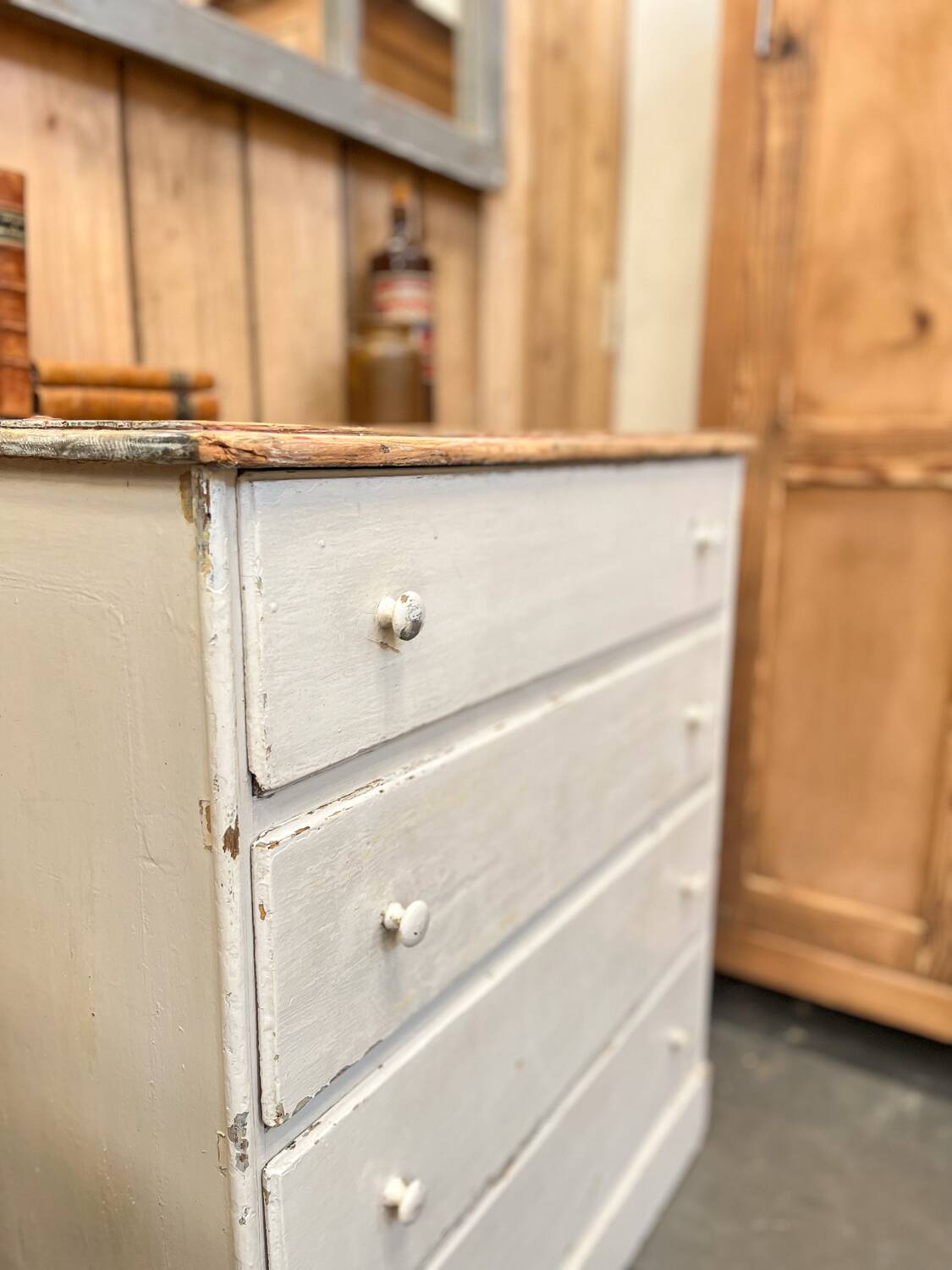 Old 4-drawer chest of drawers, original patina