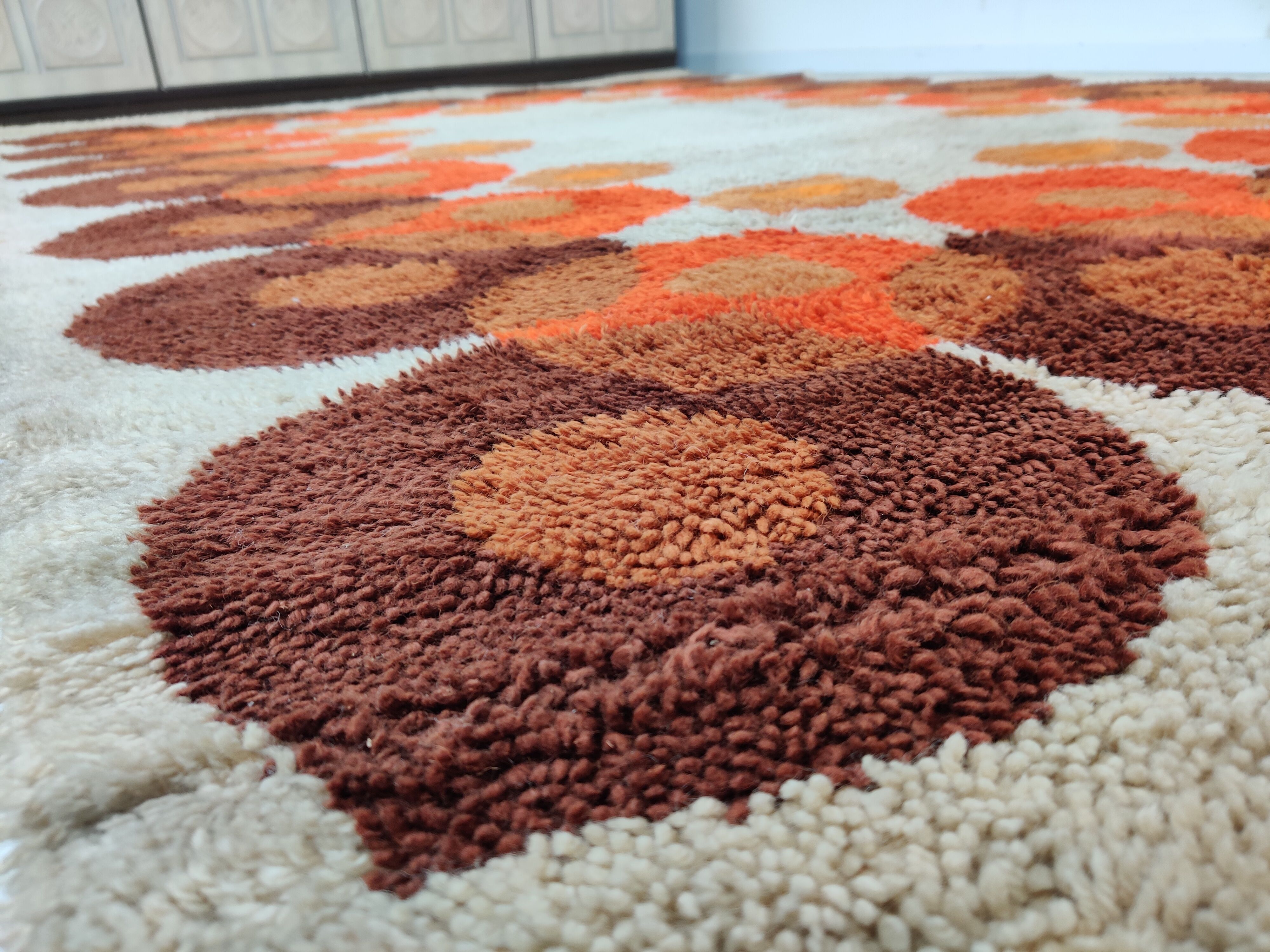 Tapis pop art vintage années 70 Space age pure laine