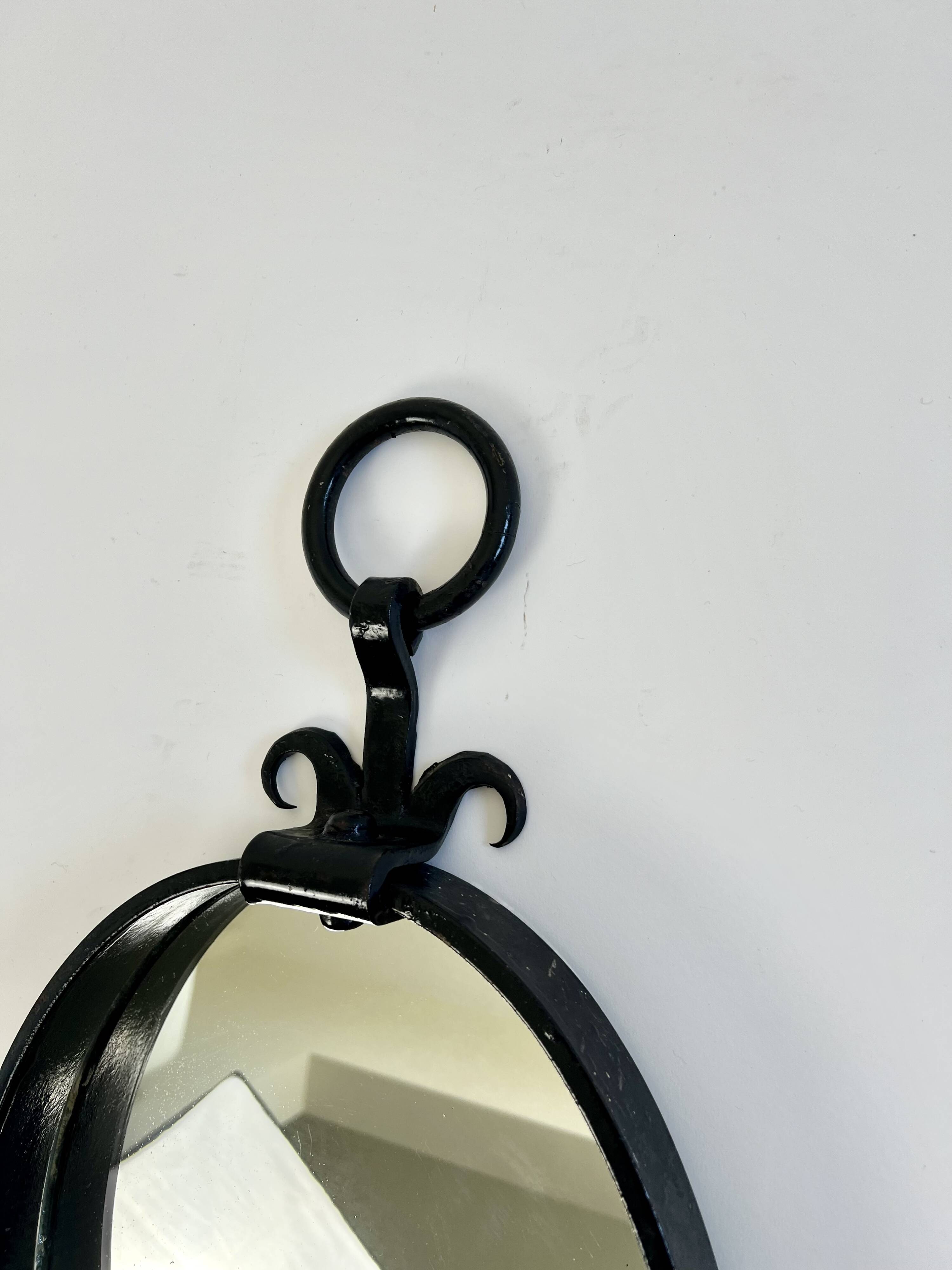 Miroir mural ovale brutaliste du milieu du siècle