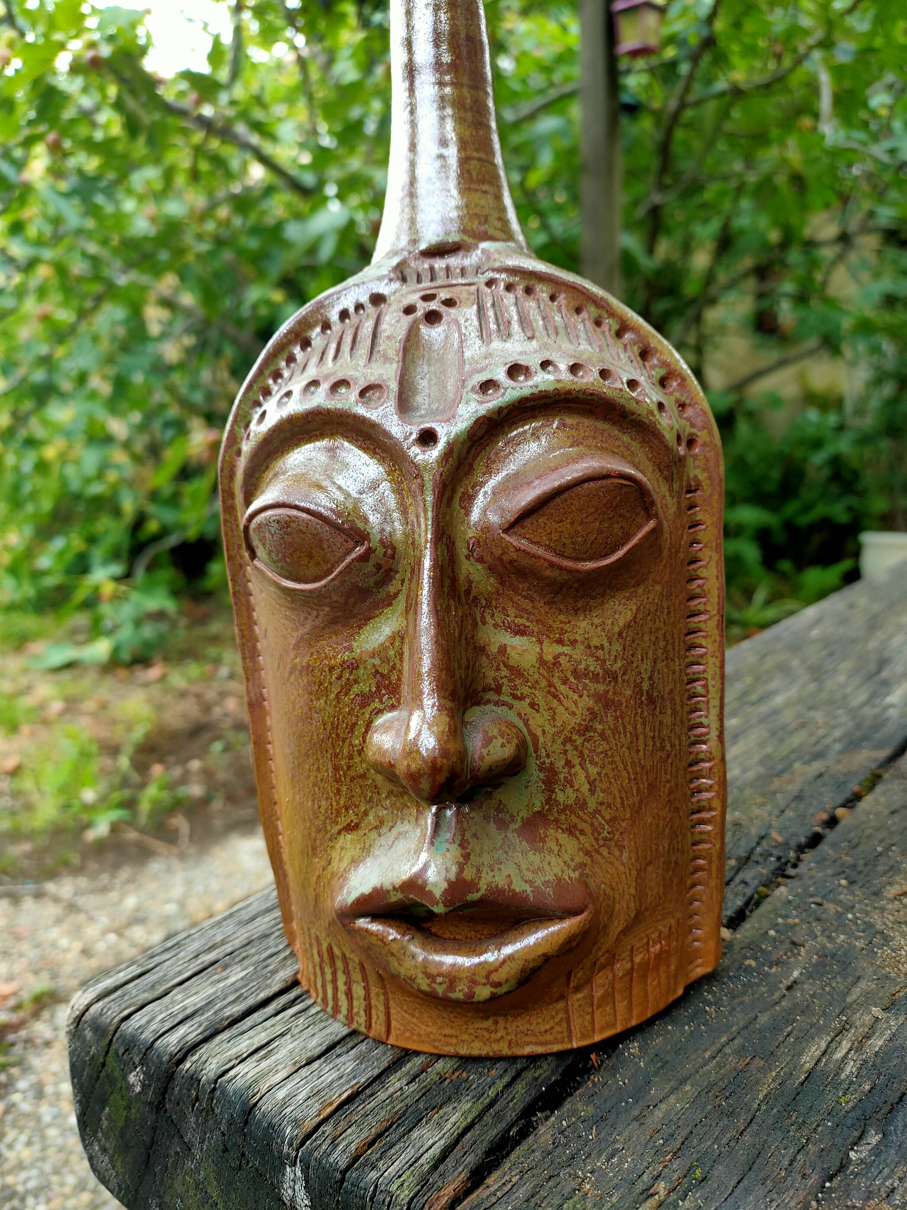 Ceramic depicting a stylized face