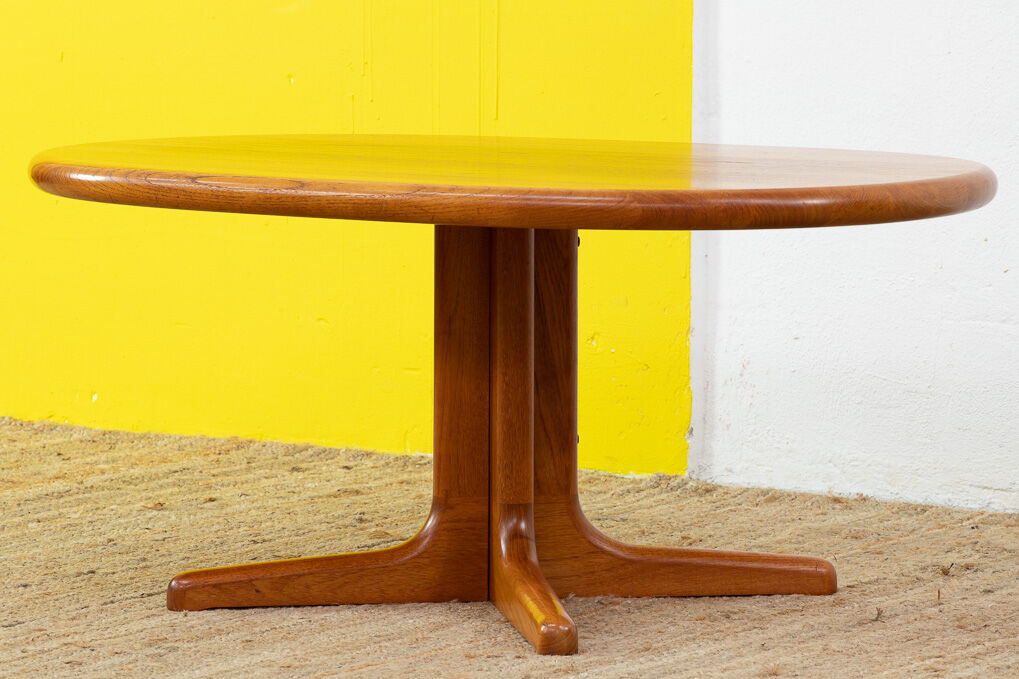 Scandinavian coffee table – 112 cm