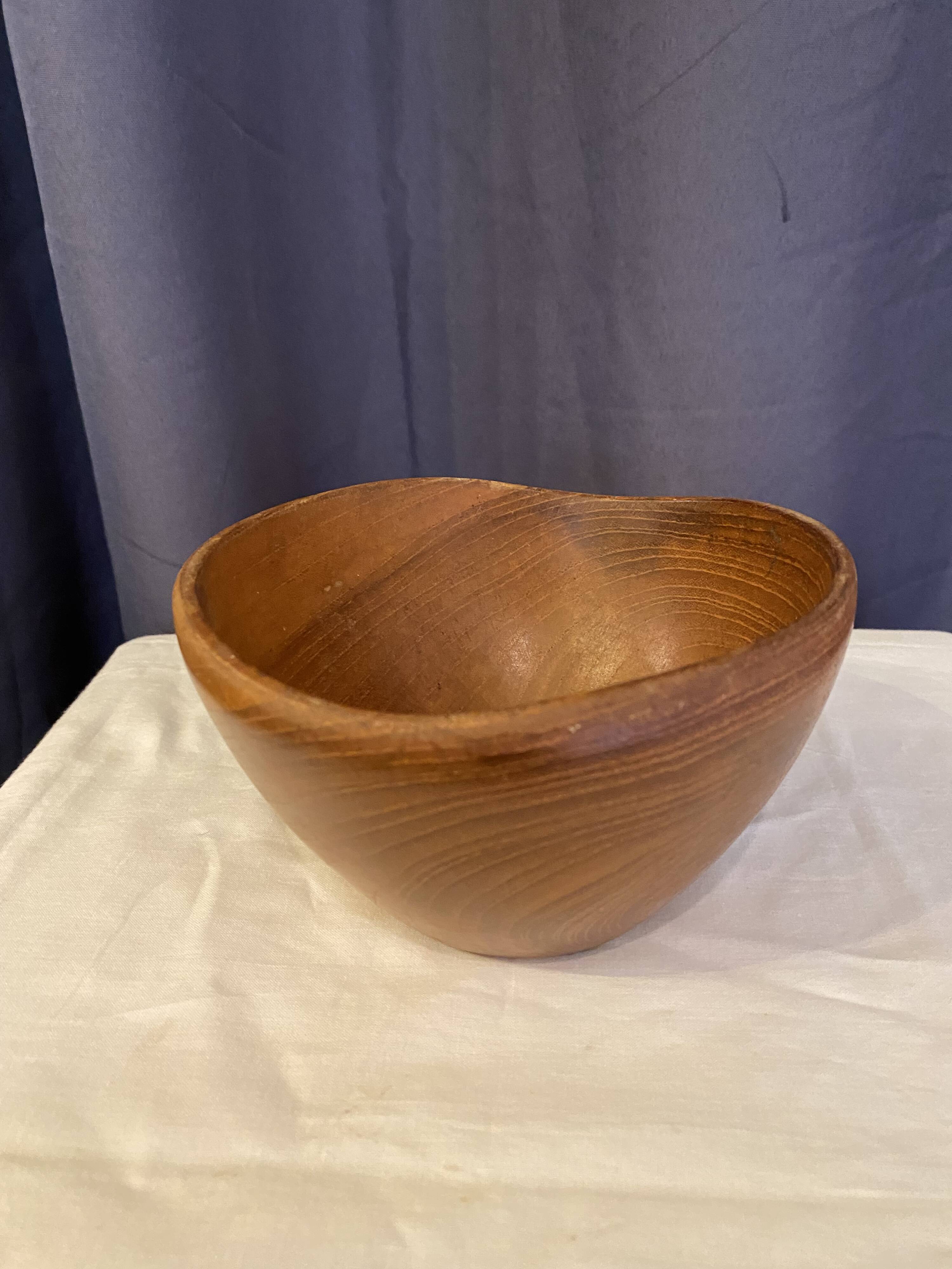 Salad bowl in bur walnut round shape honey color