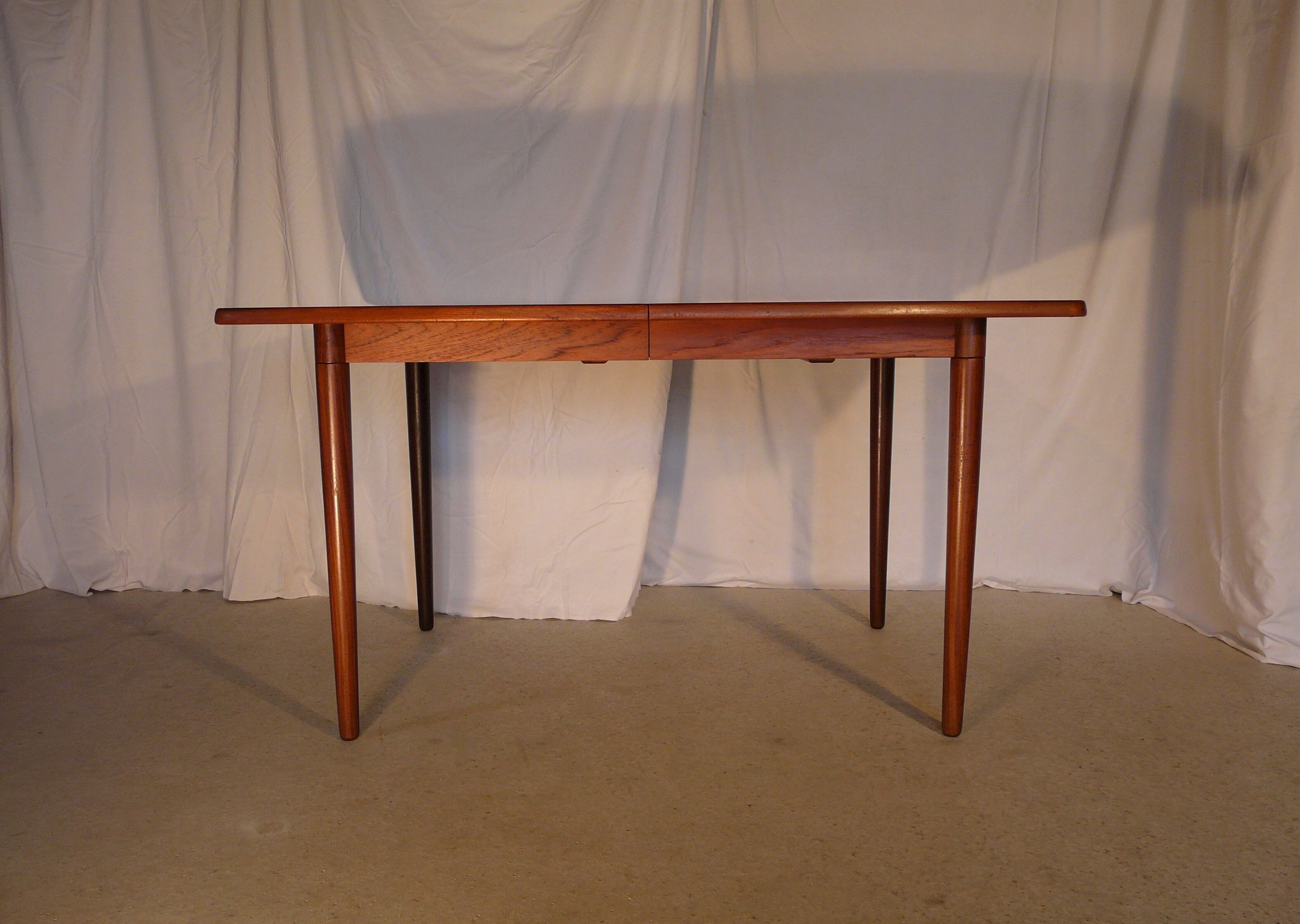 Scandinavian vintage extendable rectangular table