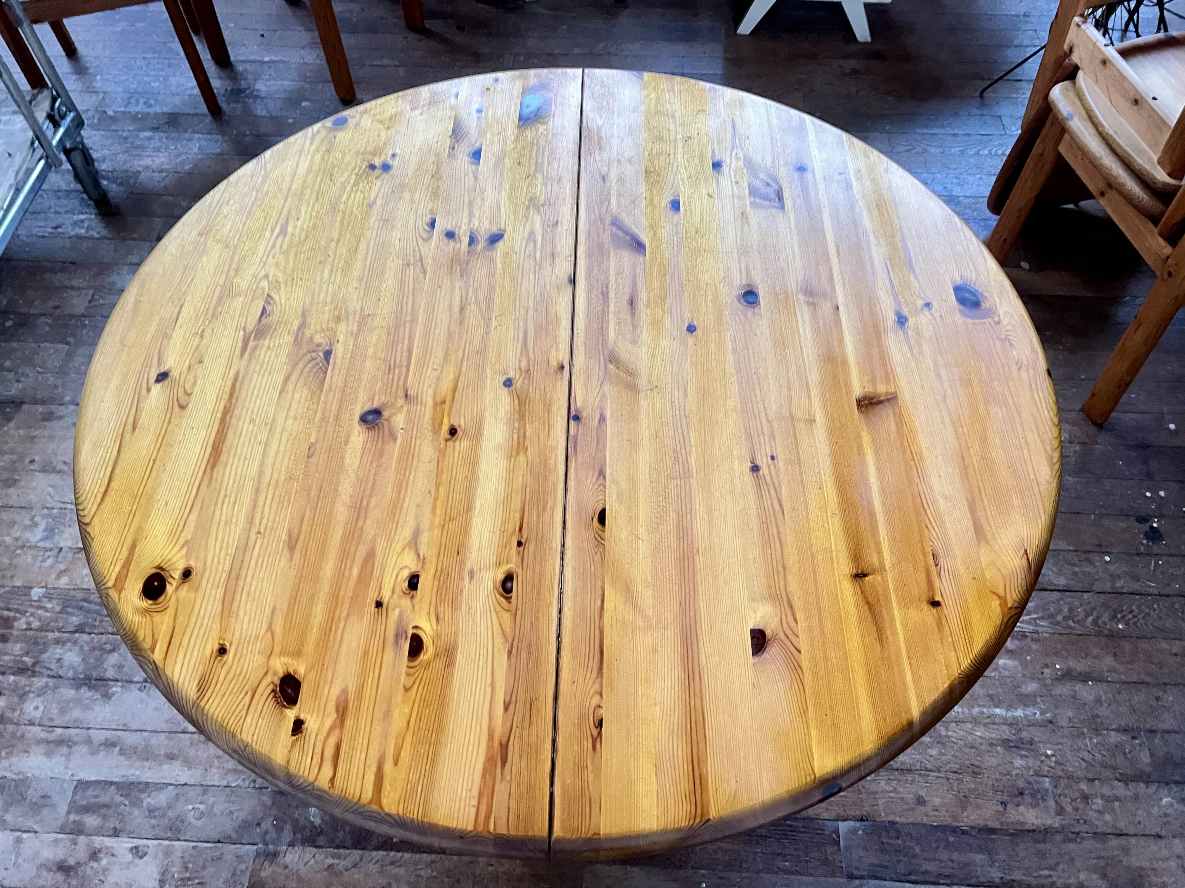 Large Scandinavian pine table - 6 chairs