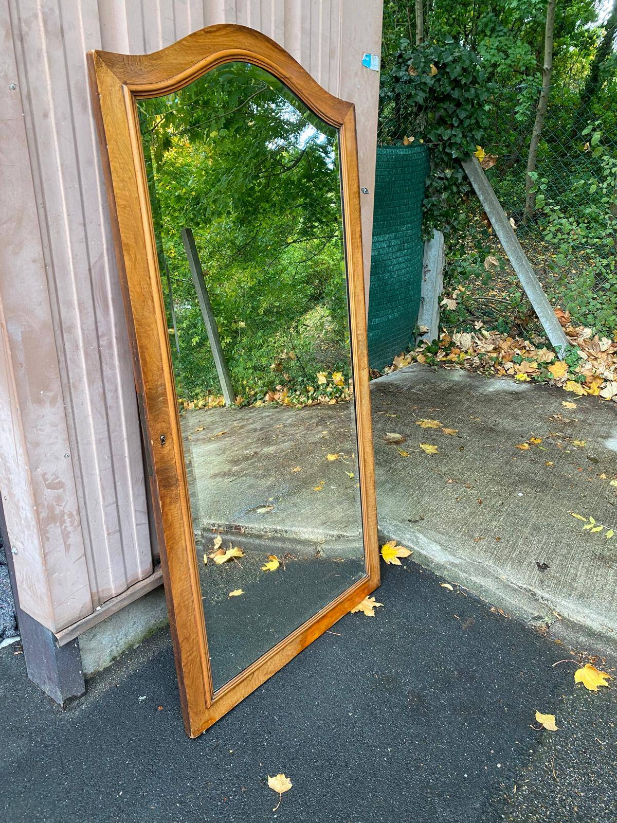 Miroir biseauté Louis XV en ronce de noyer concave  85x165cm