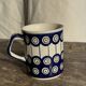 Mug en grès émaillé bleu de Bolesławiec H9,5 D11