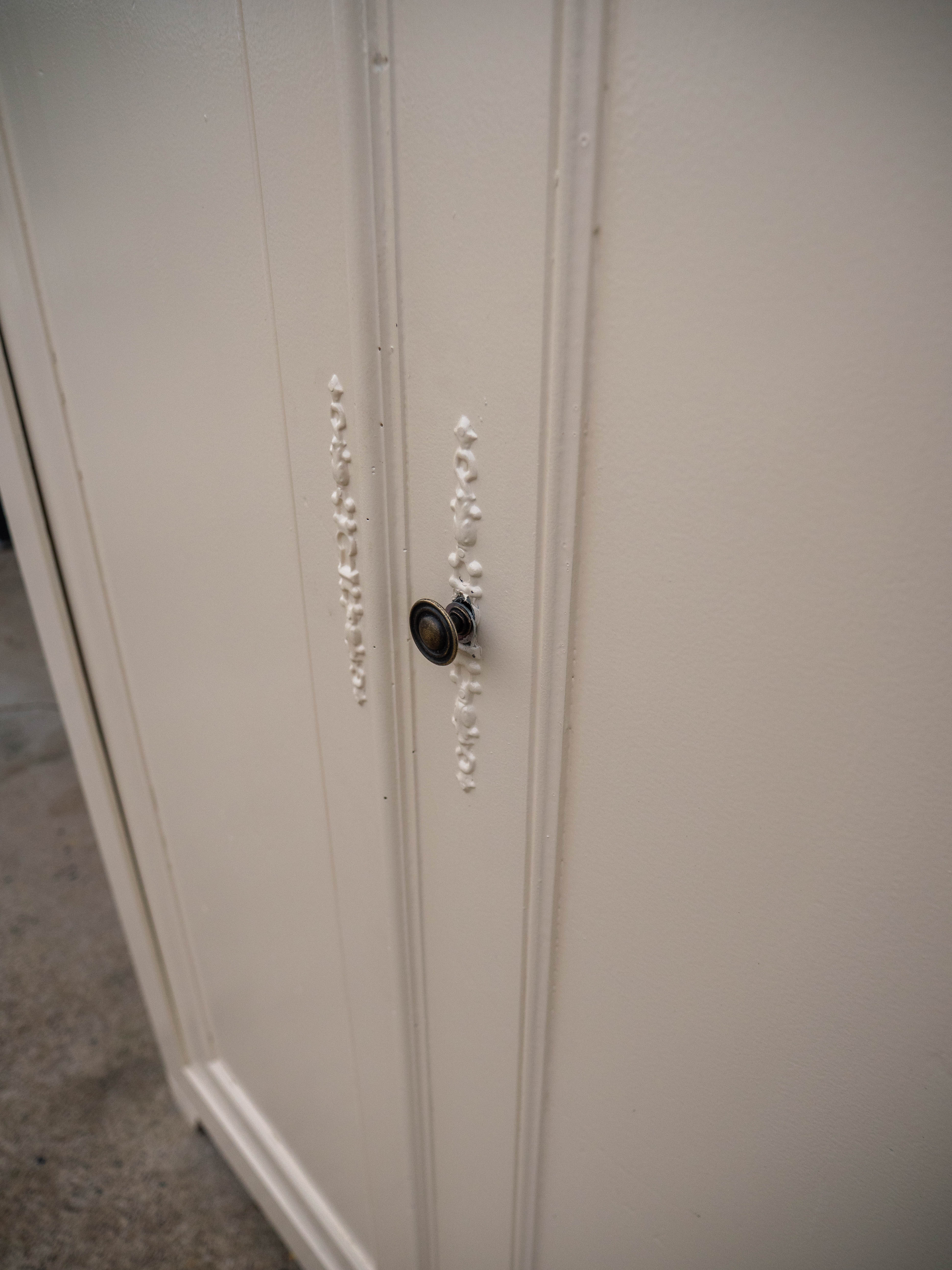 Armoire parisienne