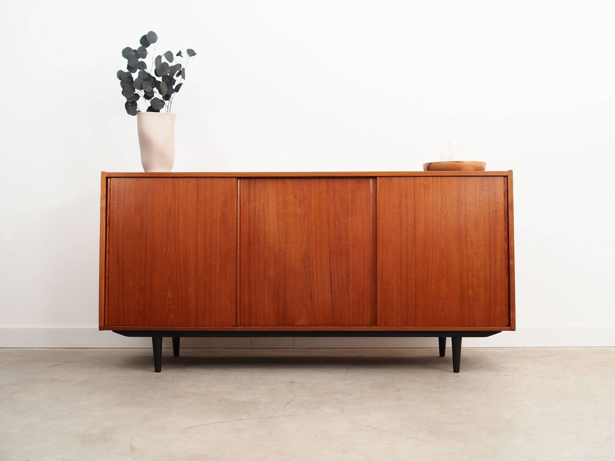 Buffet en teck, design danois, années 1970, production : Danemark