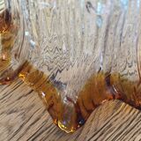 Suspension forms tulip in Murano glass has coppery edge.