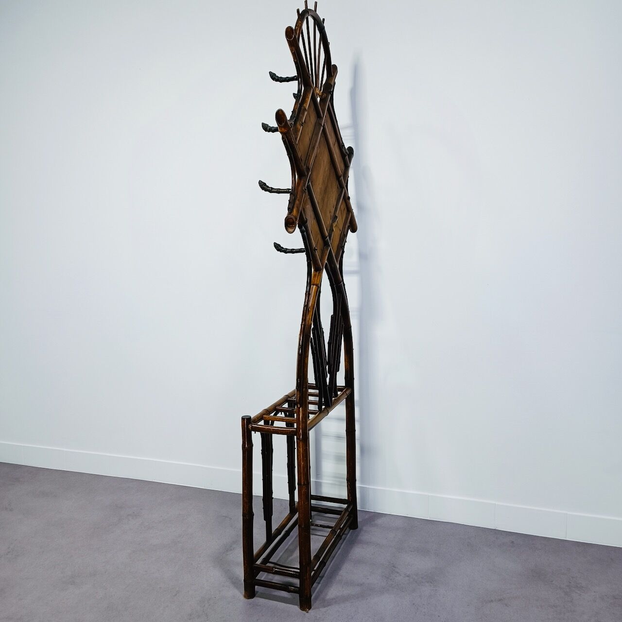 Portemanteau en bambou avec porte-parapluie