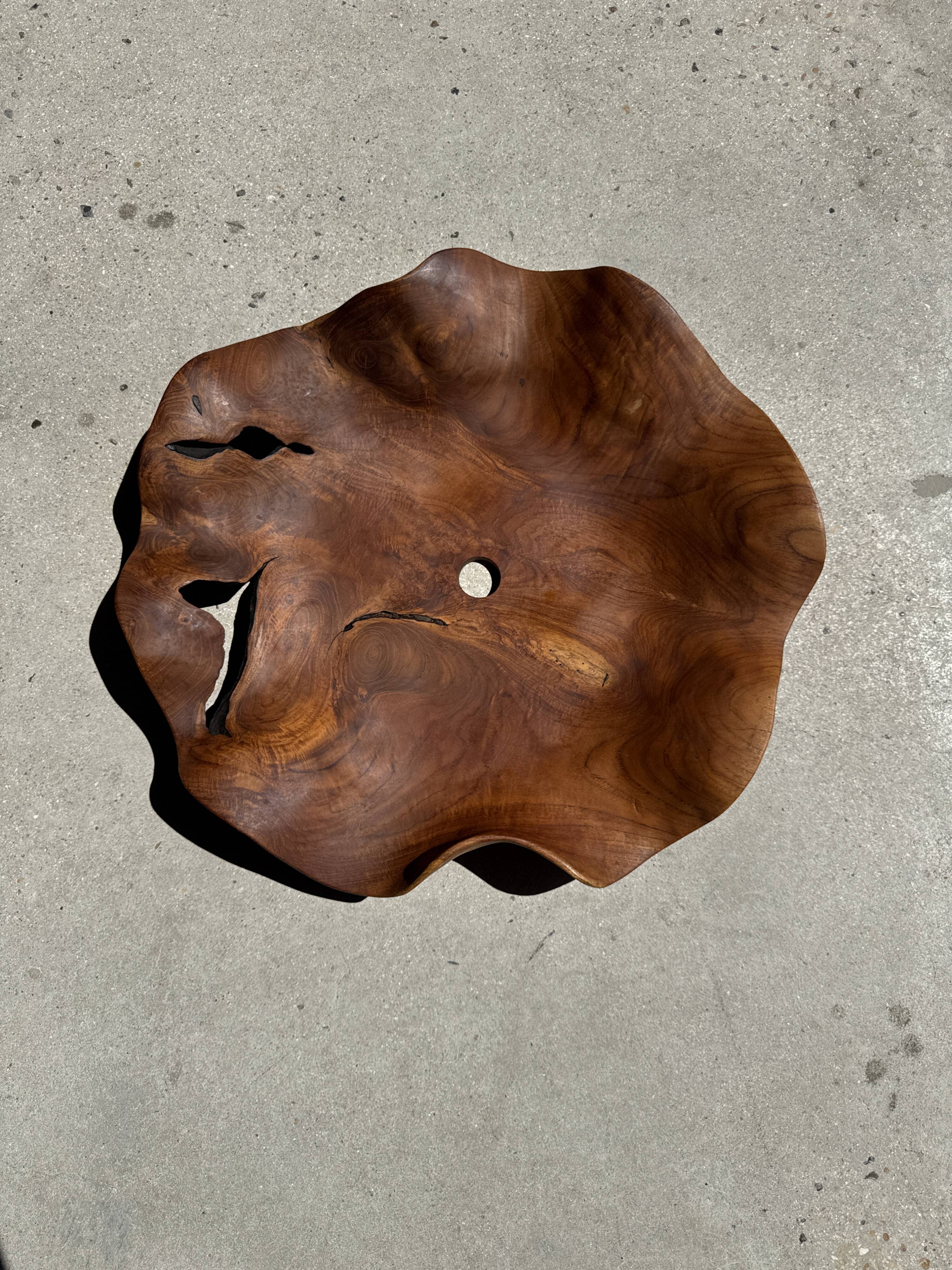 Very large wavy flat leaf suspension in smooth teak D:60