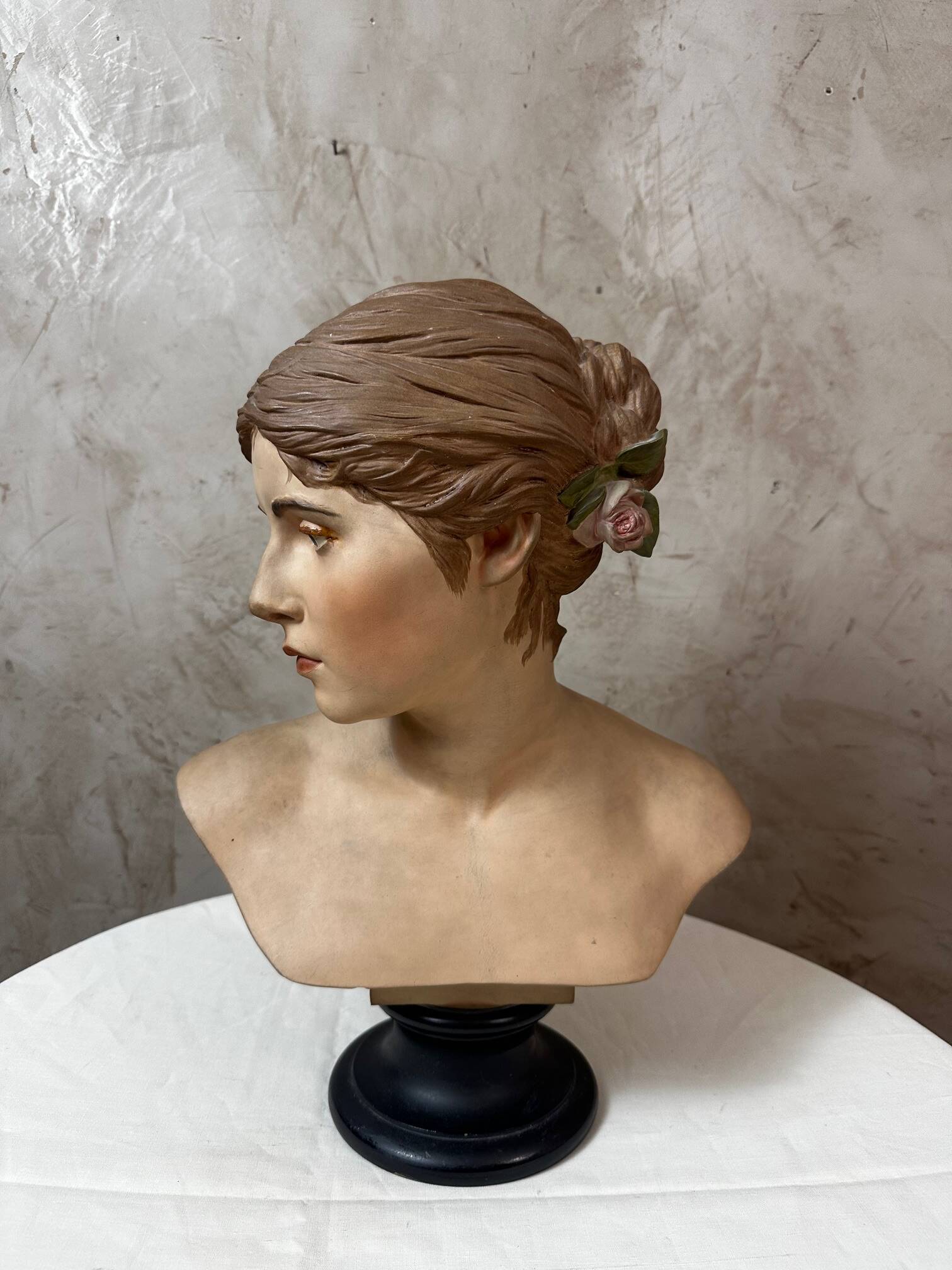 Buste de femme en platre