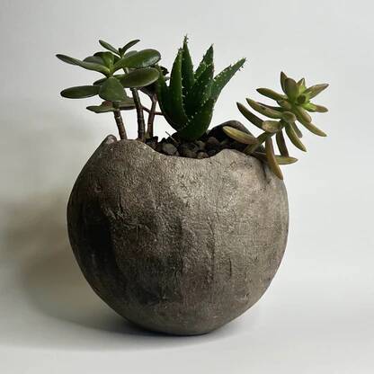 Kikai - artisanal pot in mineral cement