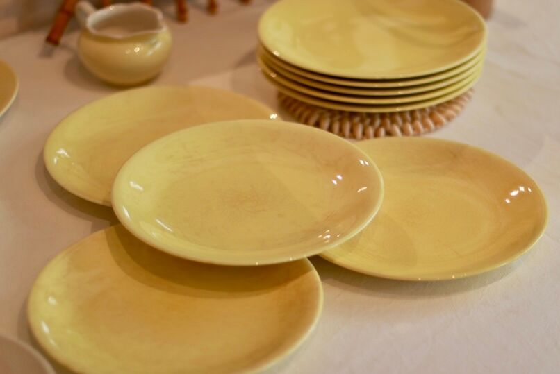 Yellow Longchamp plates 1950