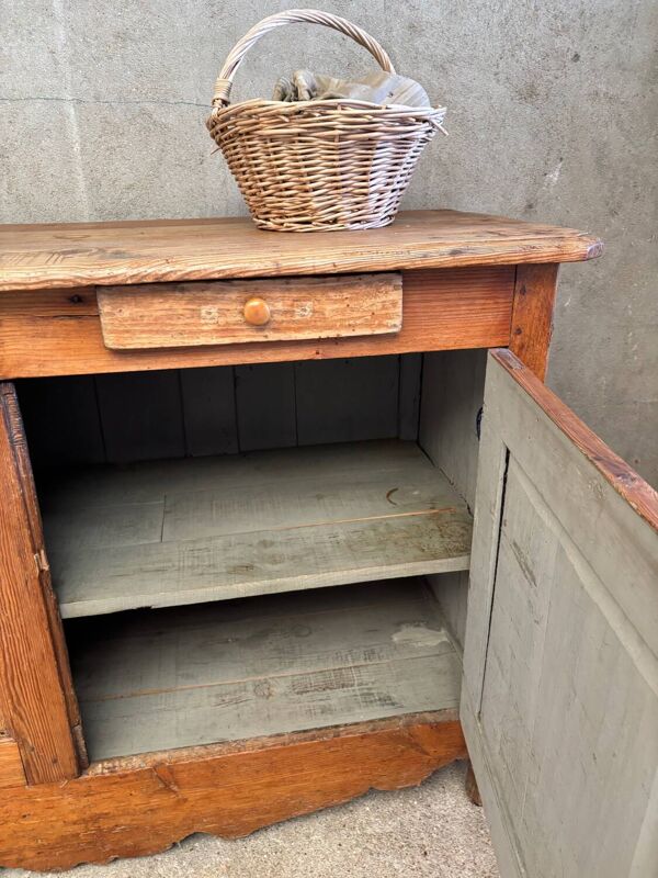 Buffet de campagne ancien, authentique et patiné