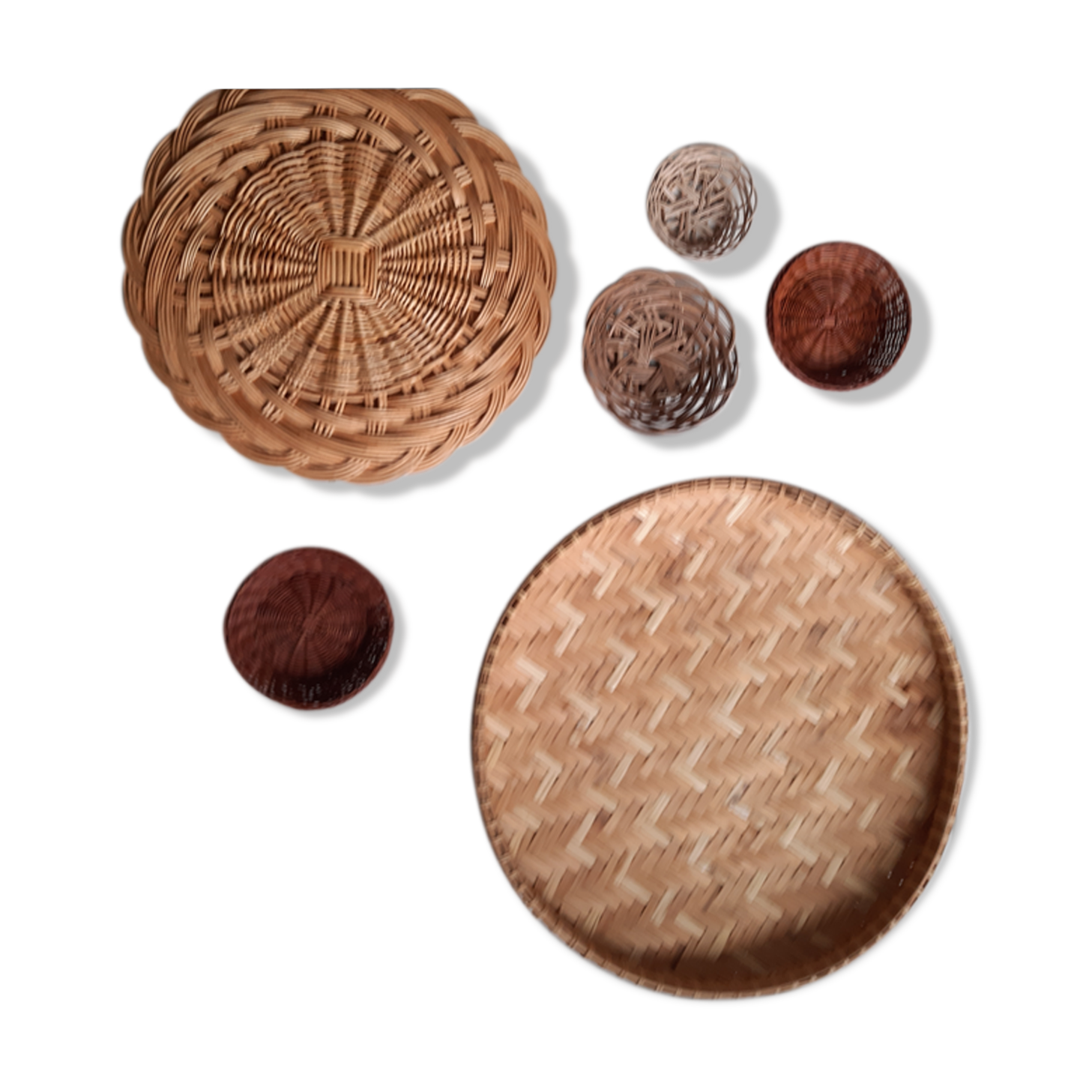 Wicker trays for wall decoration