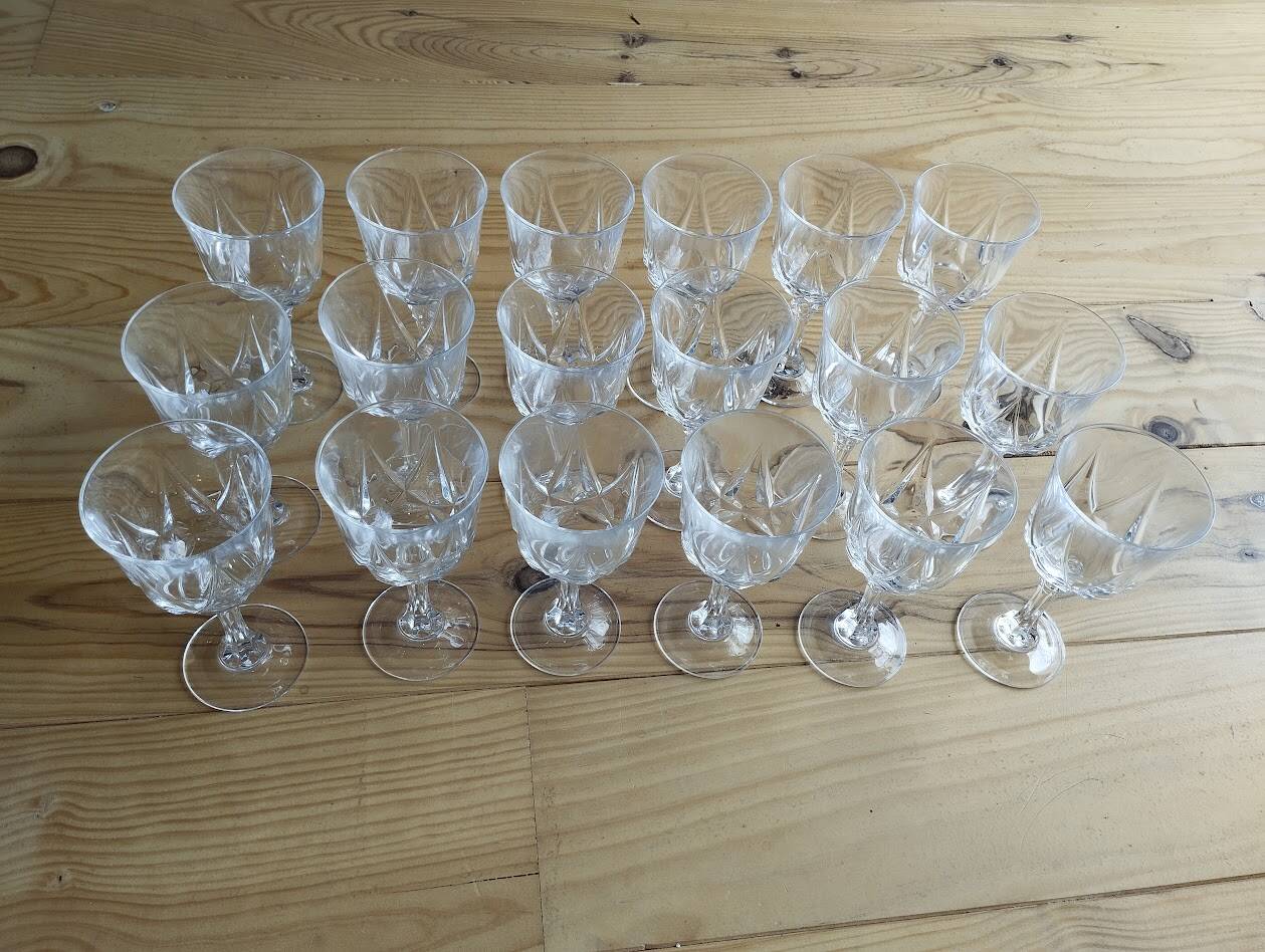Service of 18 crystal glasses "Auteuil" – Cristal d'Arques – France