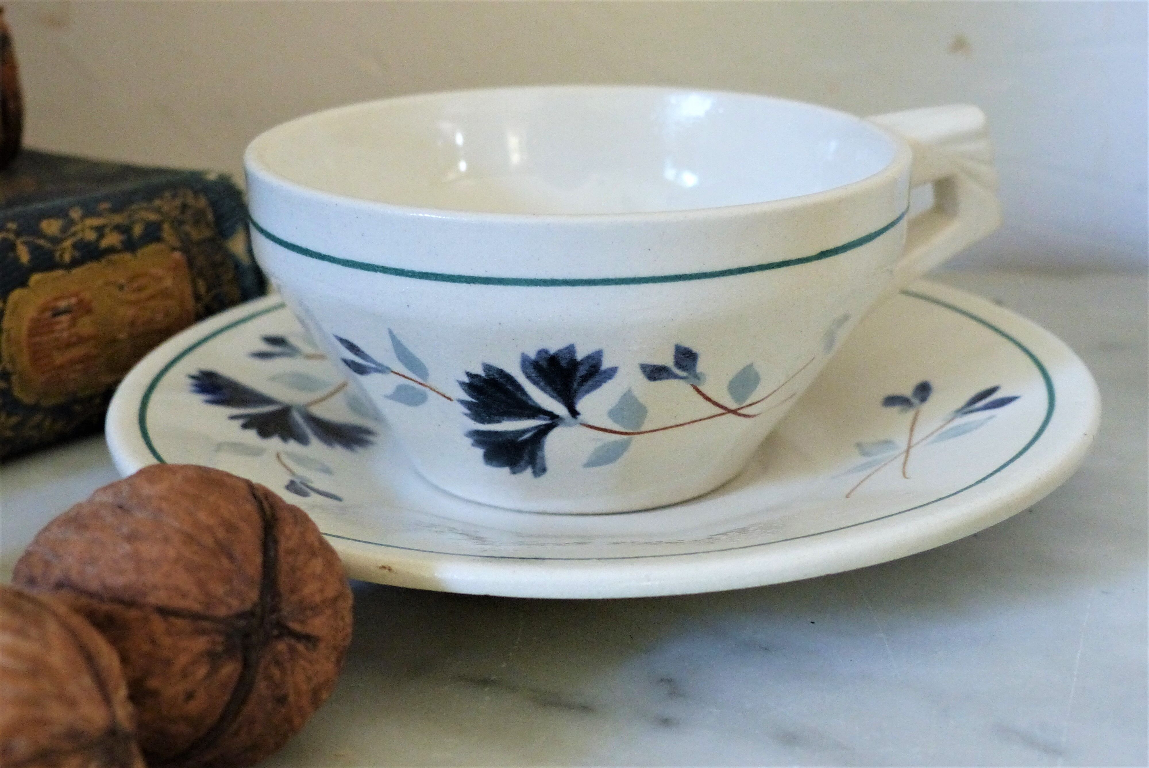 Dix tasses à café St Amand