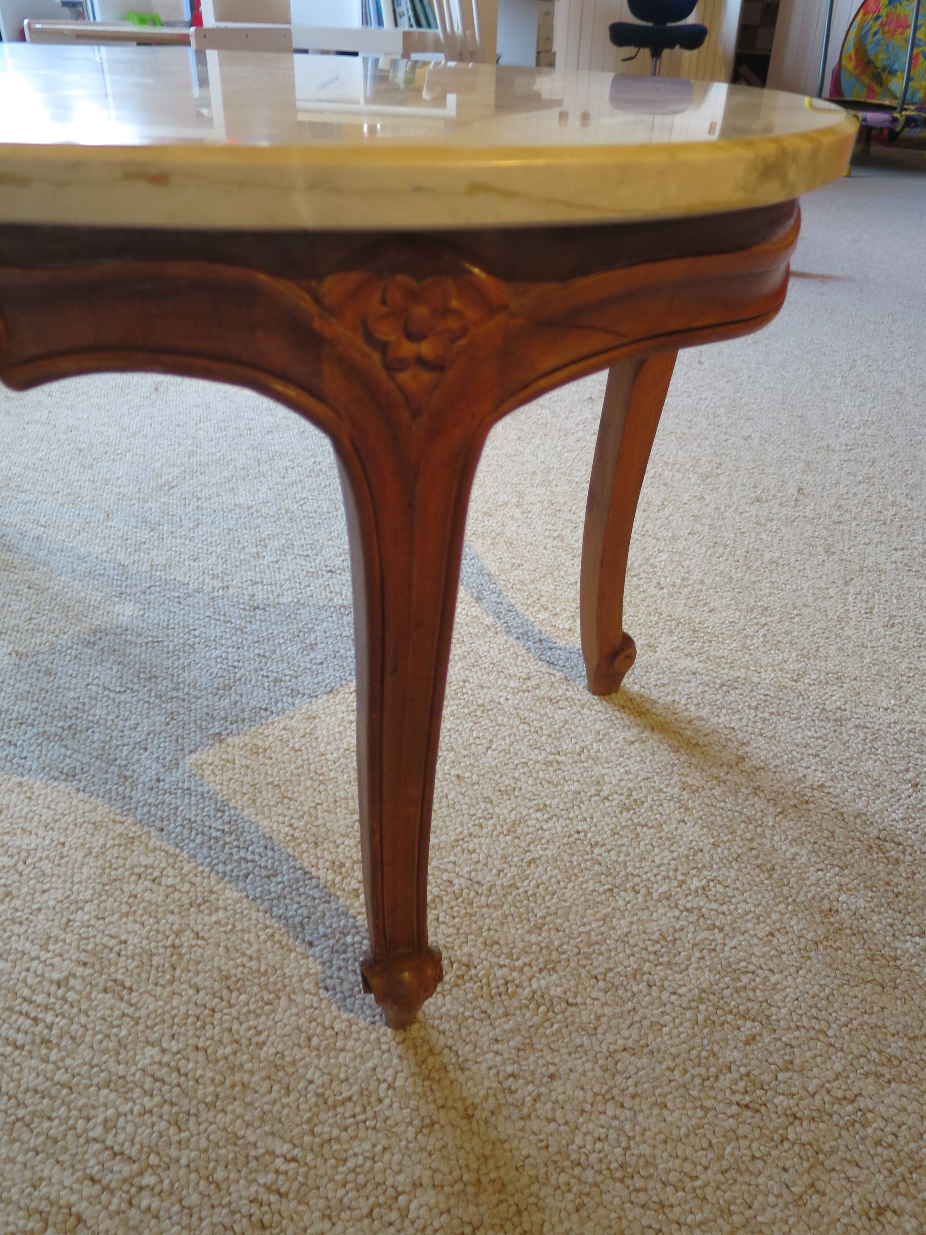 Oval coffee table - carved wood - white veined marble - Regency / Louis XV style