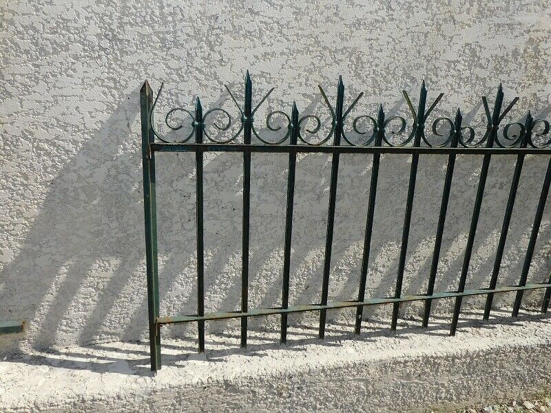 Set of 4 barriers old cloture iron grid