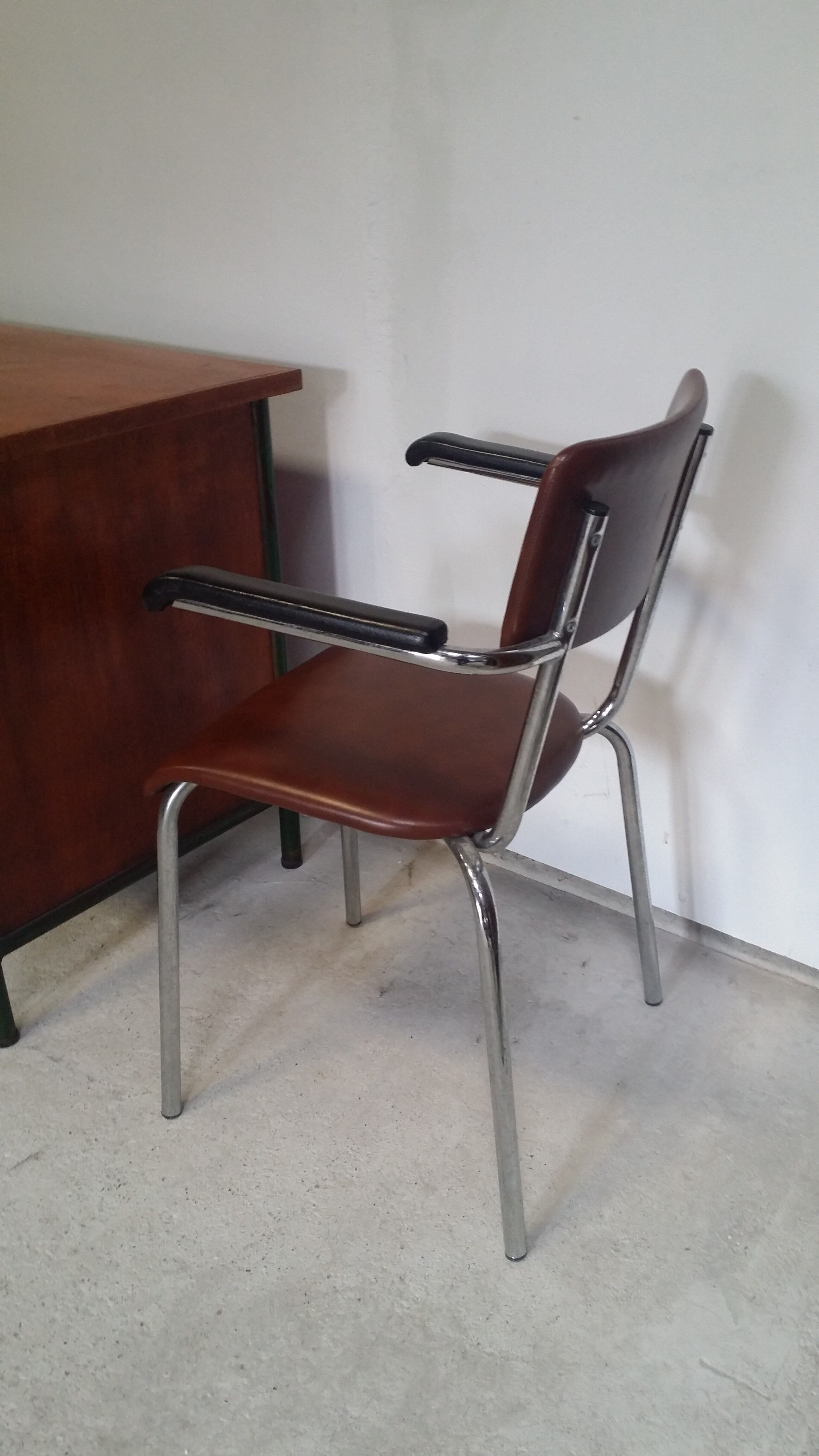 Teacher's desk