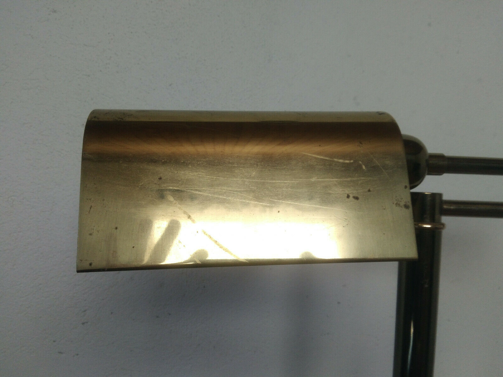 Articulated brass lamppost